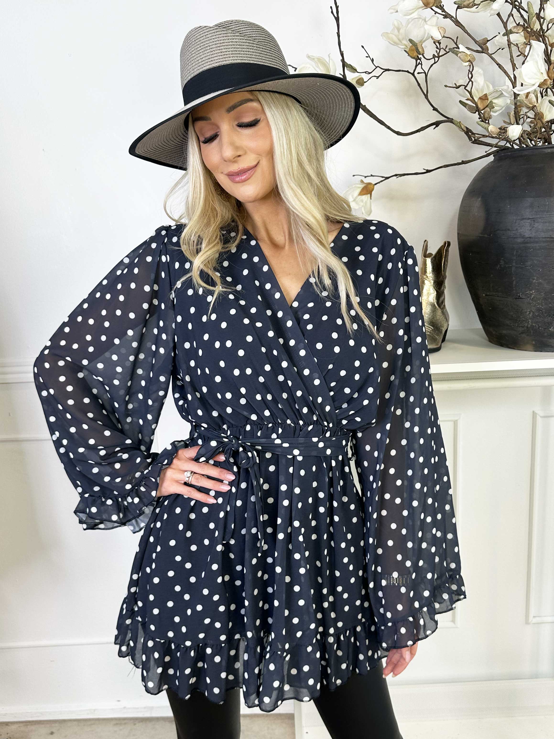 Adelina - Lang tunika i chiffon med flæser