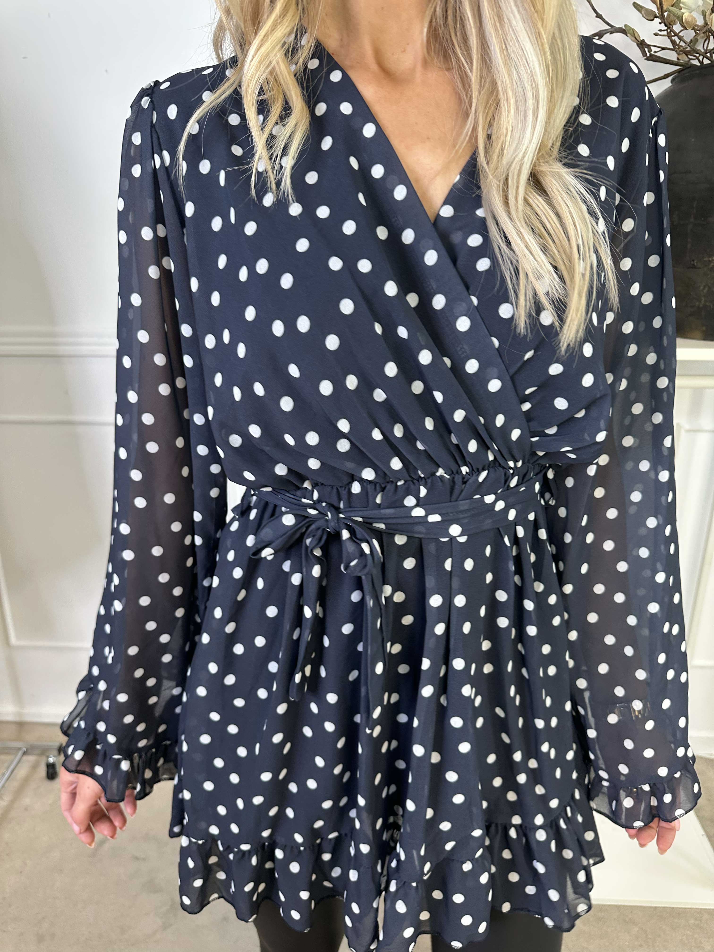 Adelina - Lang tunika i chiffon med flæser