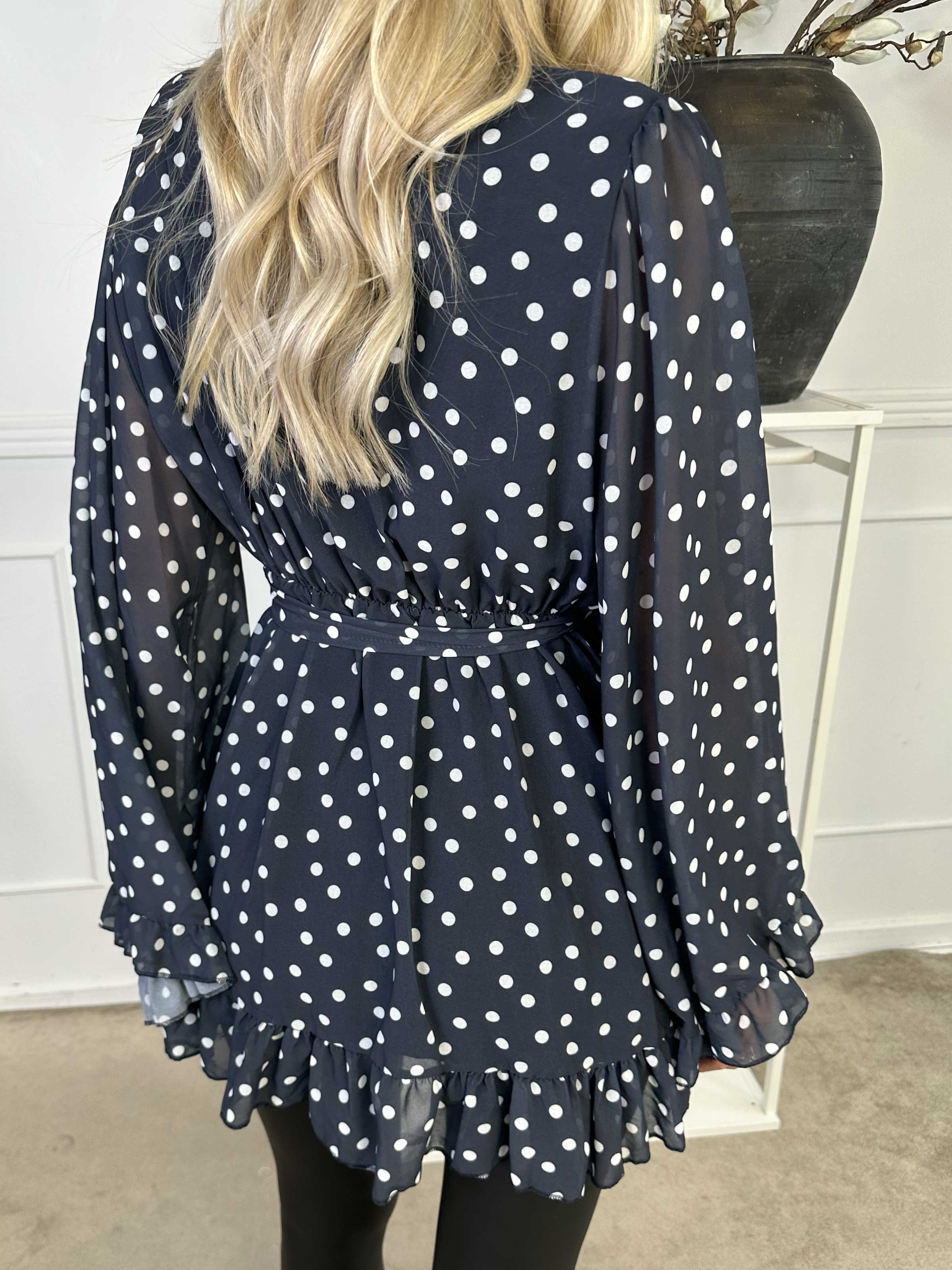 Adelina - Lang tunika i chiffon med flæser