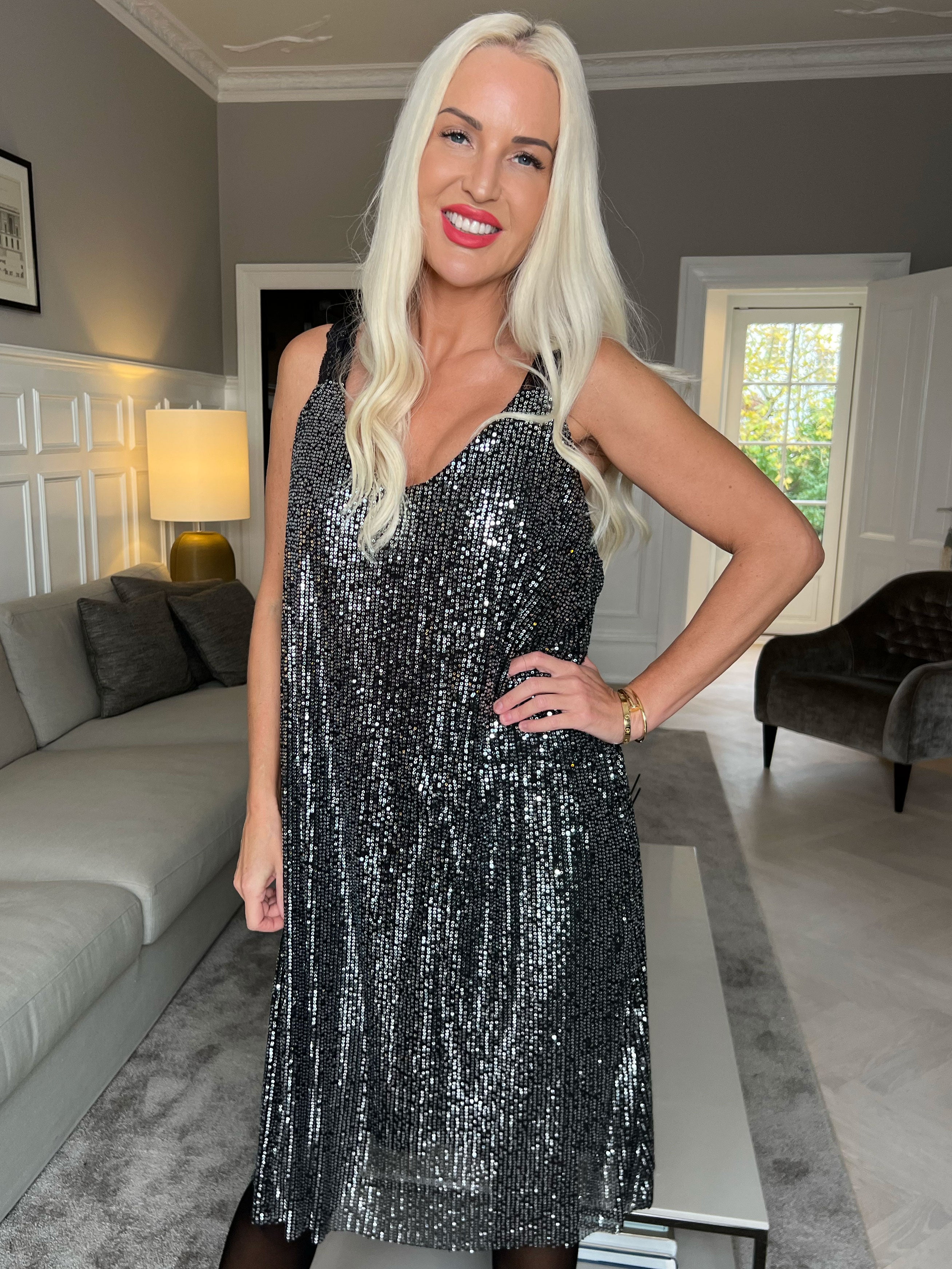 Agathe - Fin pailletkjole med blondestropper