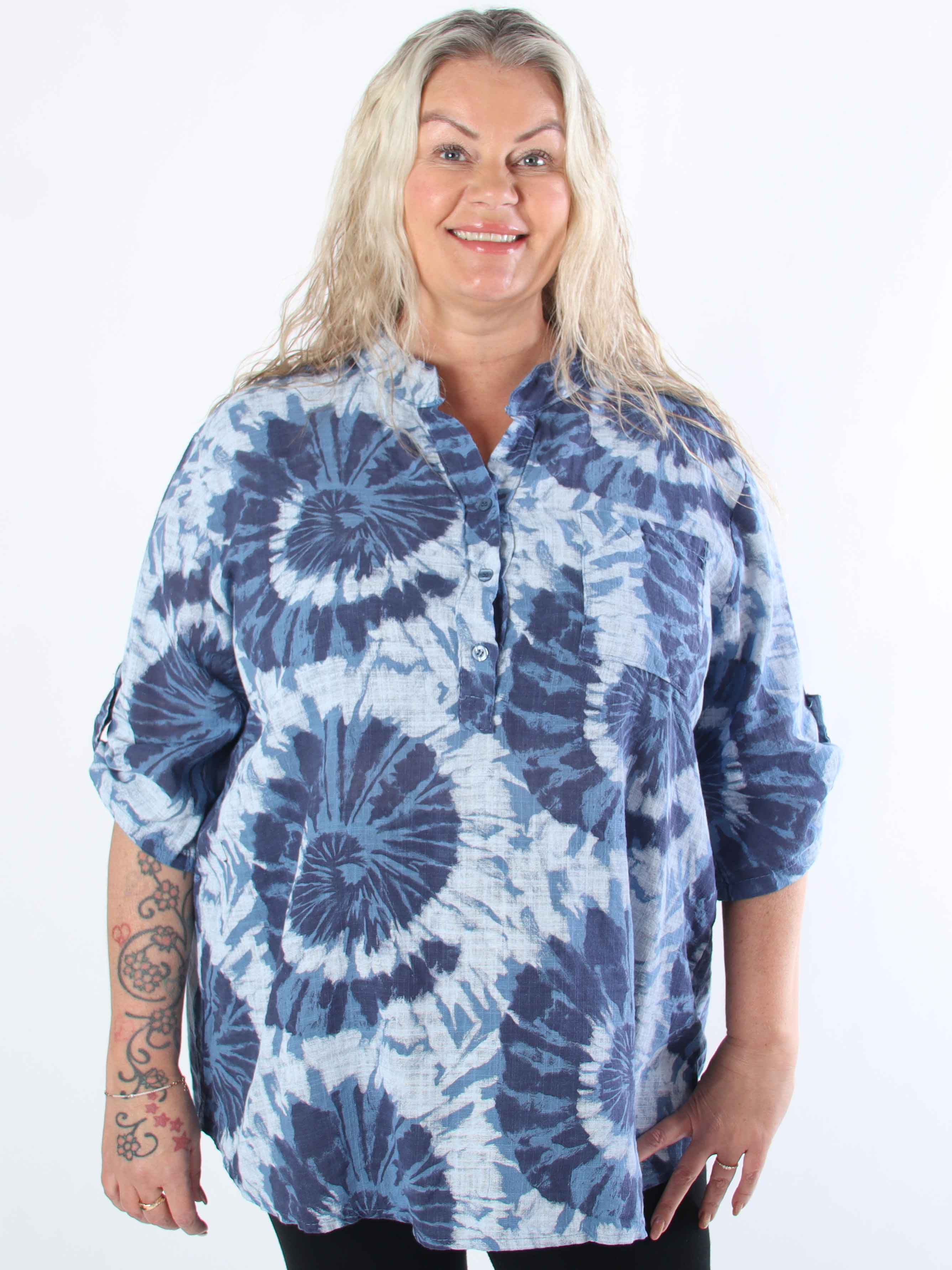 Akella - Mønstret plus size skjorte i let bomuldsstof