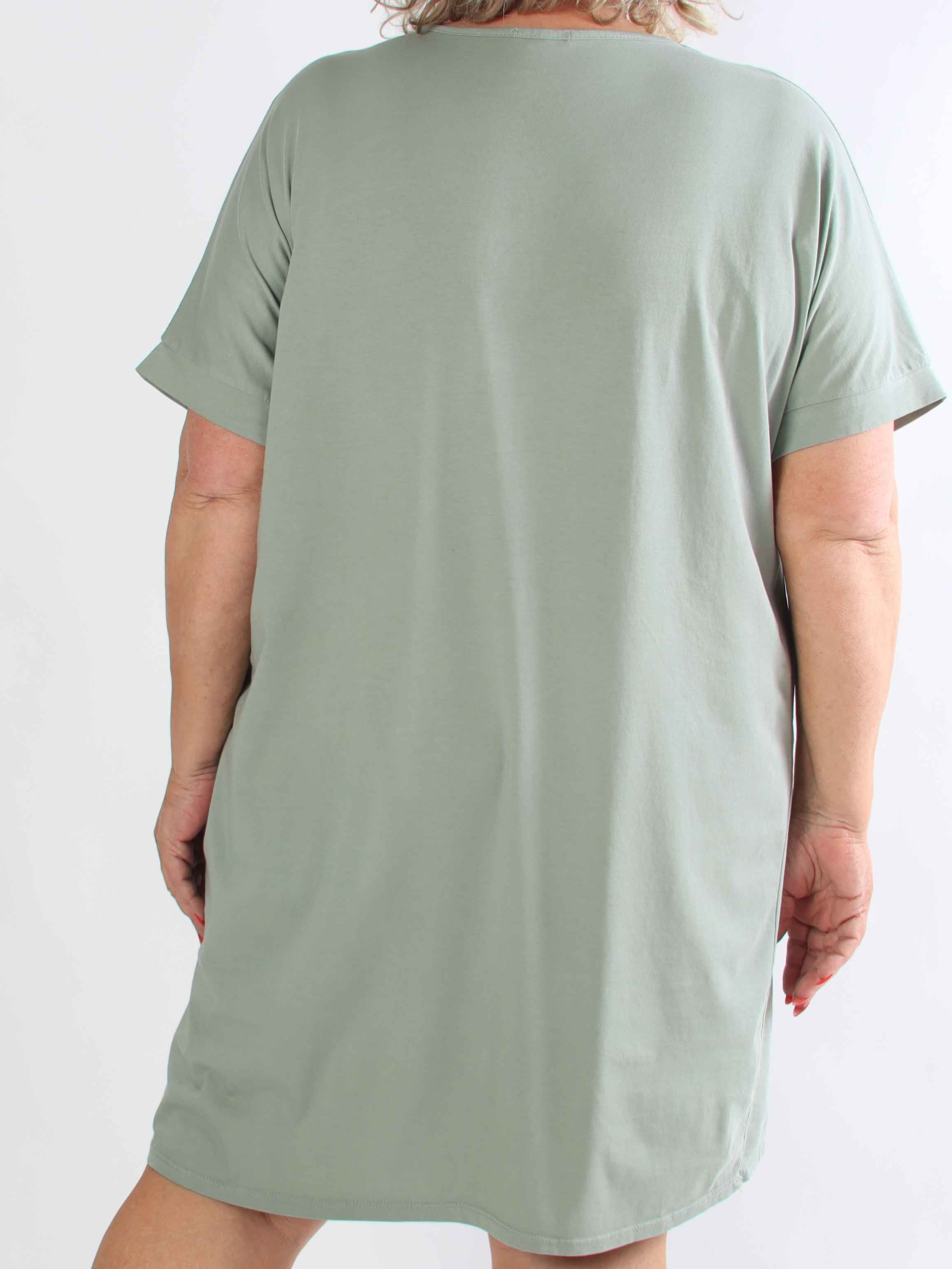 Alana - Plus size t-shirtkjole i bomuld med fejrmotiver foran