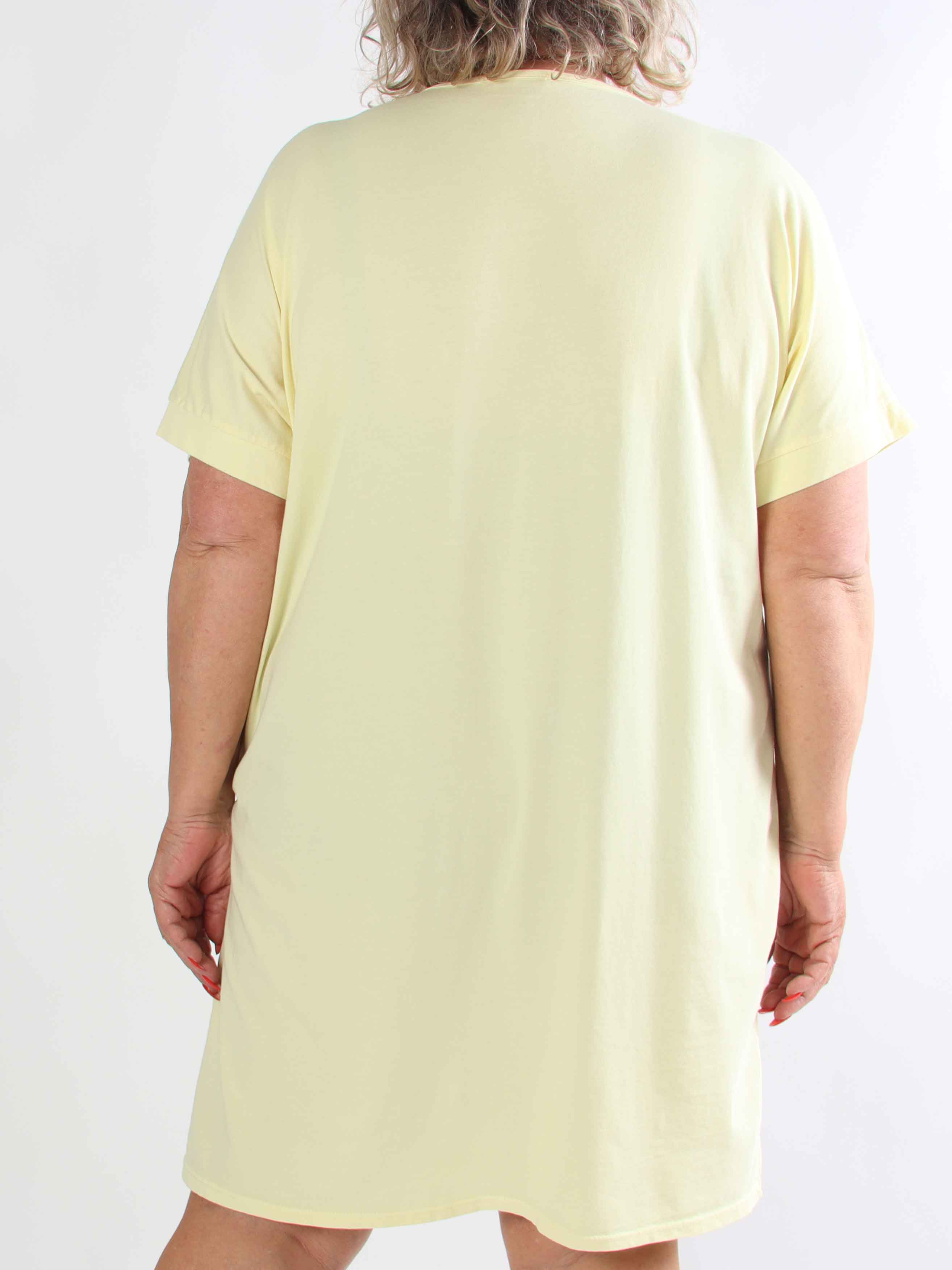 Alana - Plus size t-shirtkjole i bomuld med fejrmotiver foran