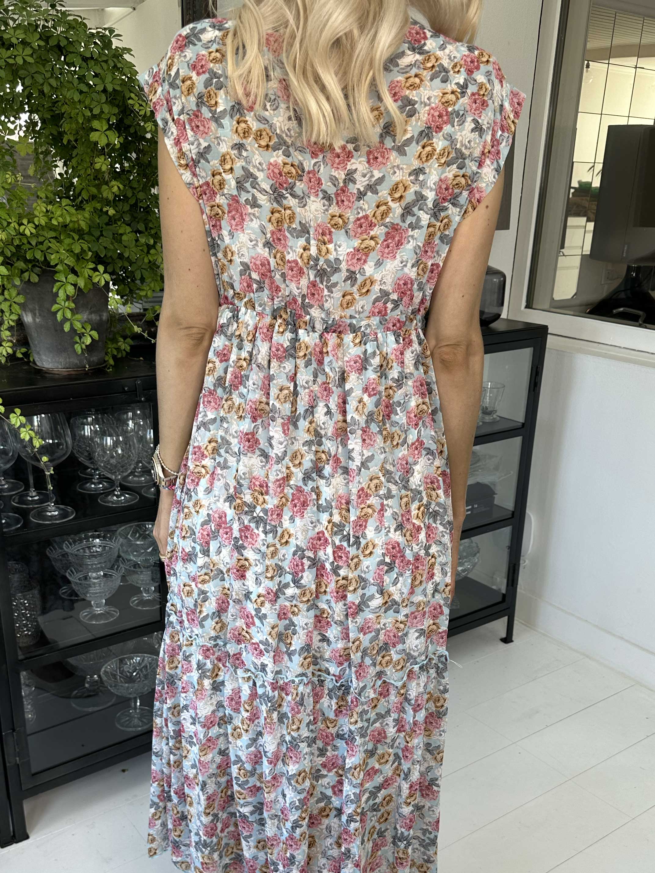 Alberte - Sød sommerkjole i chiffon med blomsterprint