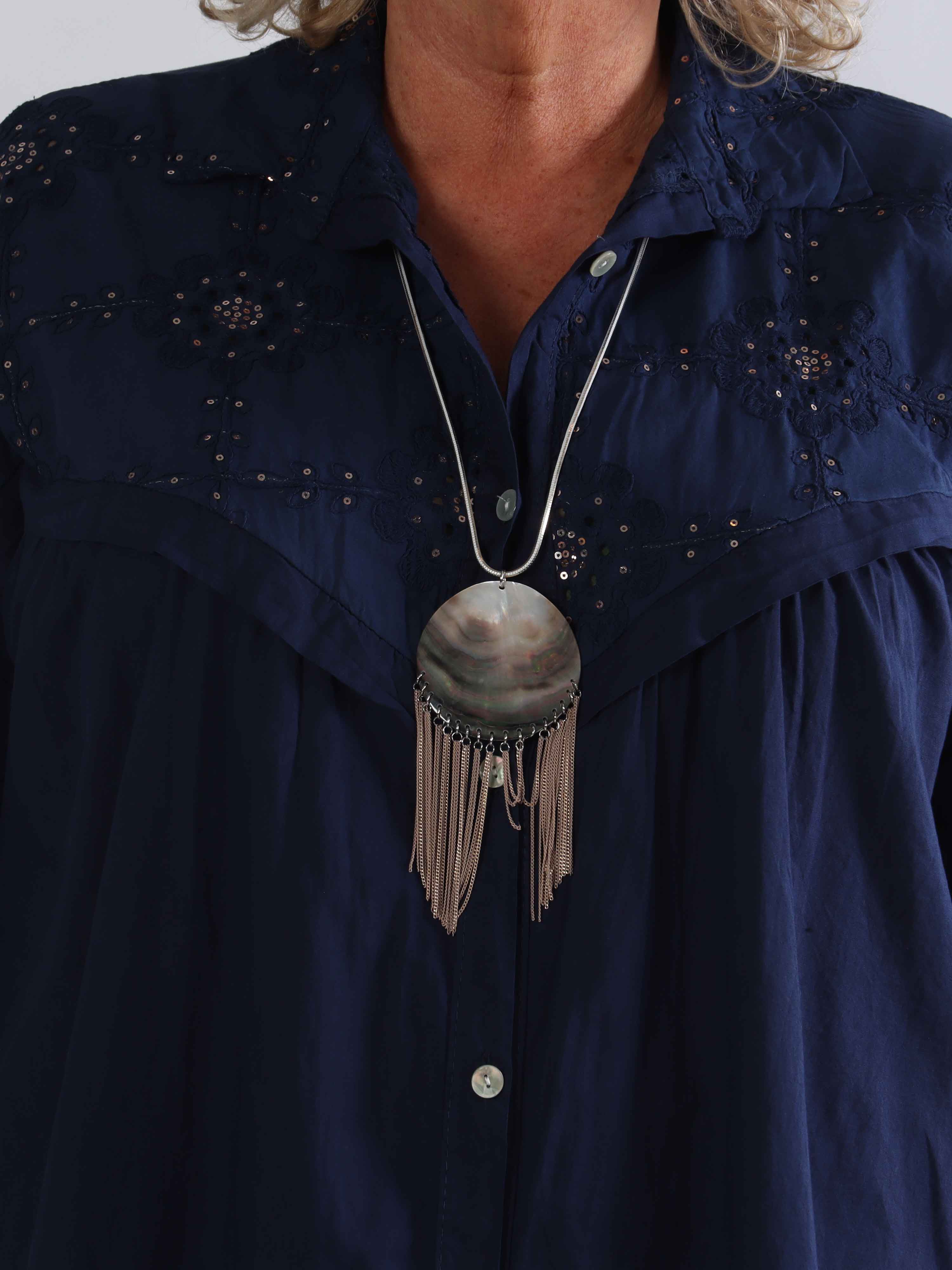 Alfreda - Plus size skjortekjole i bomuld med broderet mønster og pailletter