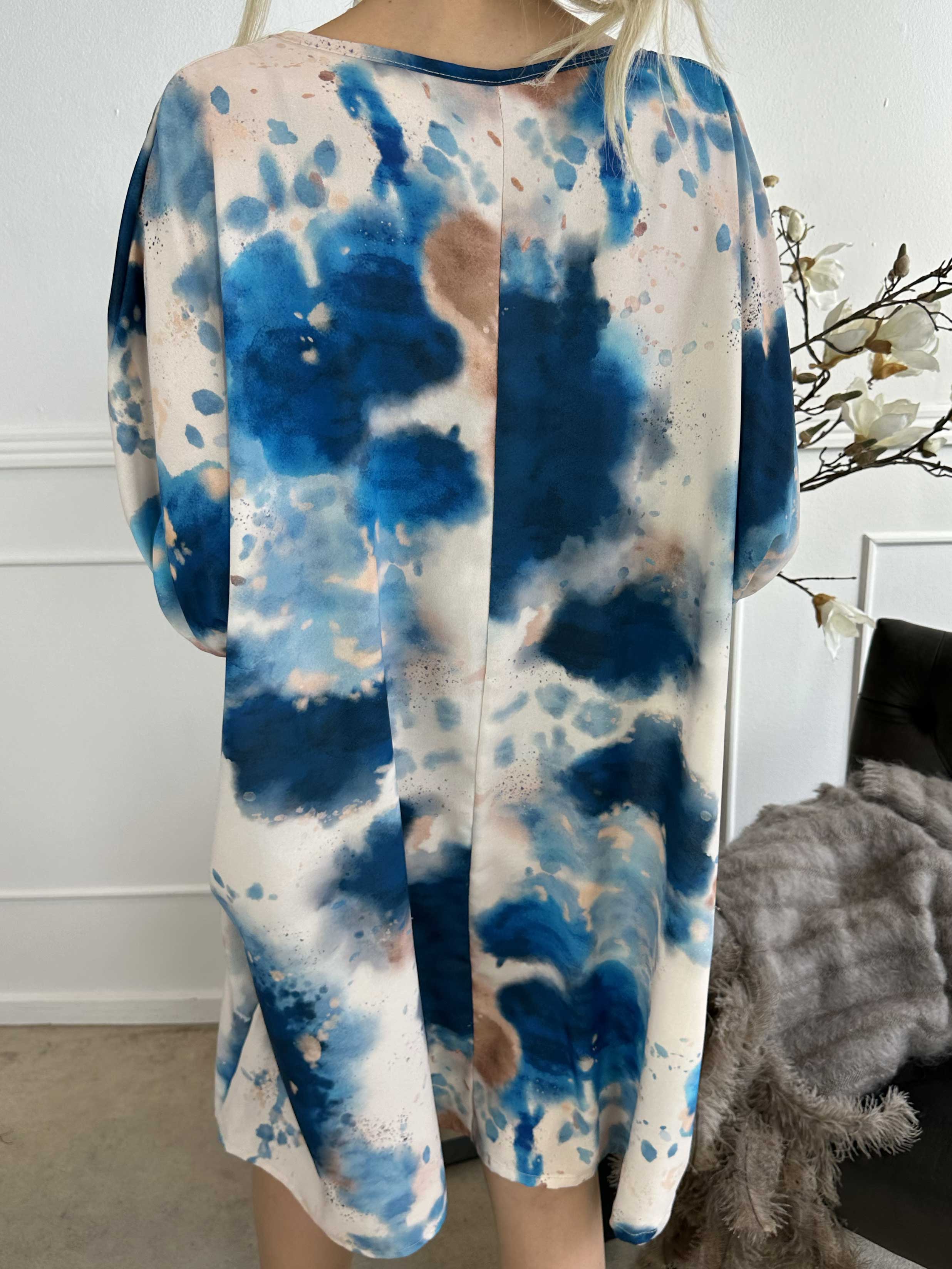 Alfrida - Batikmønstret kjole i løs pasform