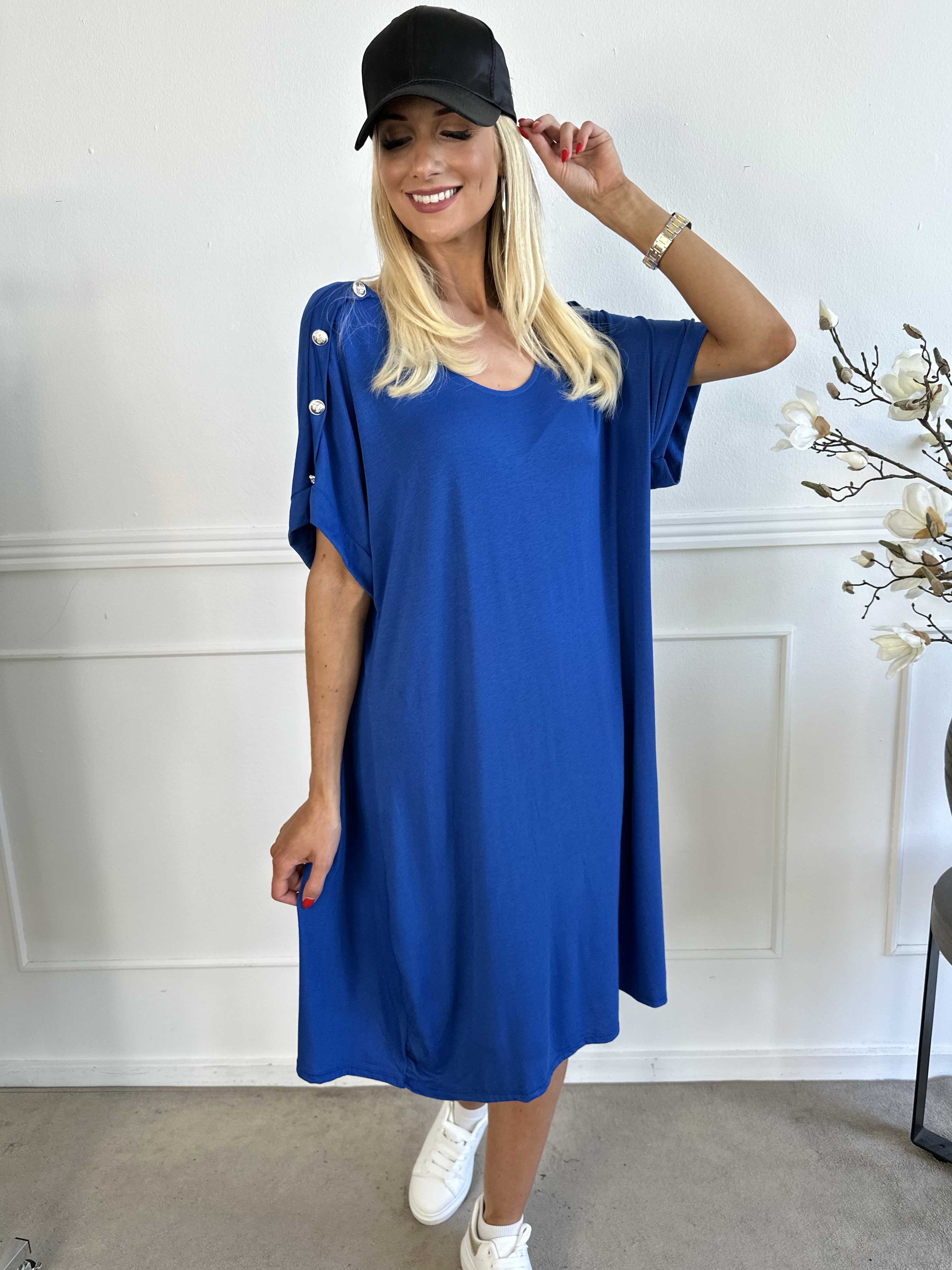 Alli - Sød t-shirtkjole med knapdetaljer på skulderen