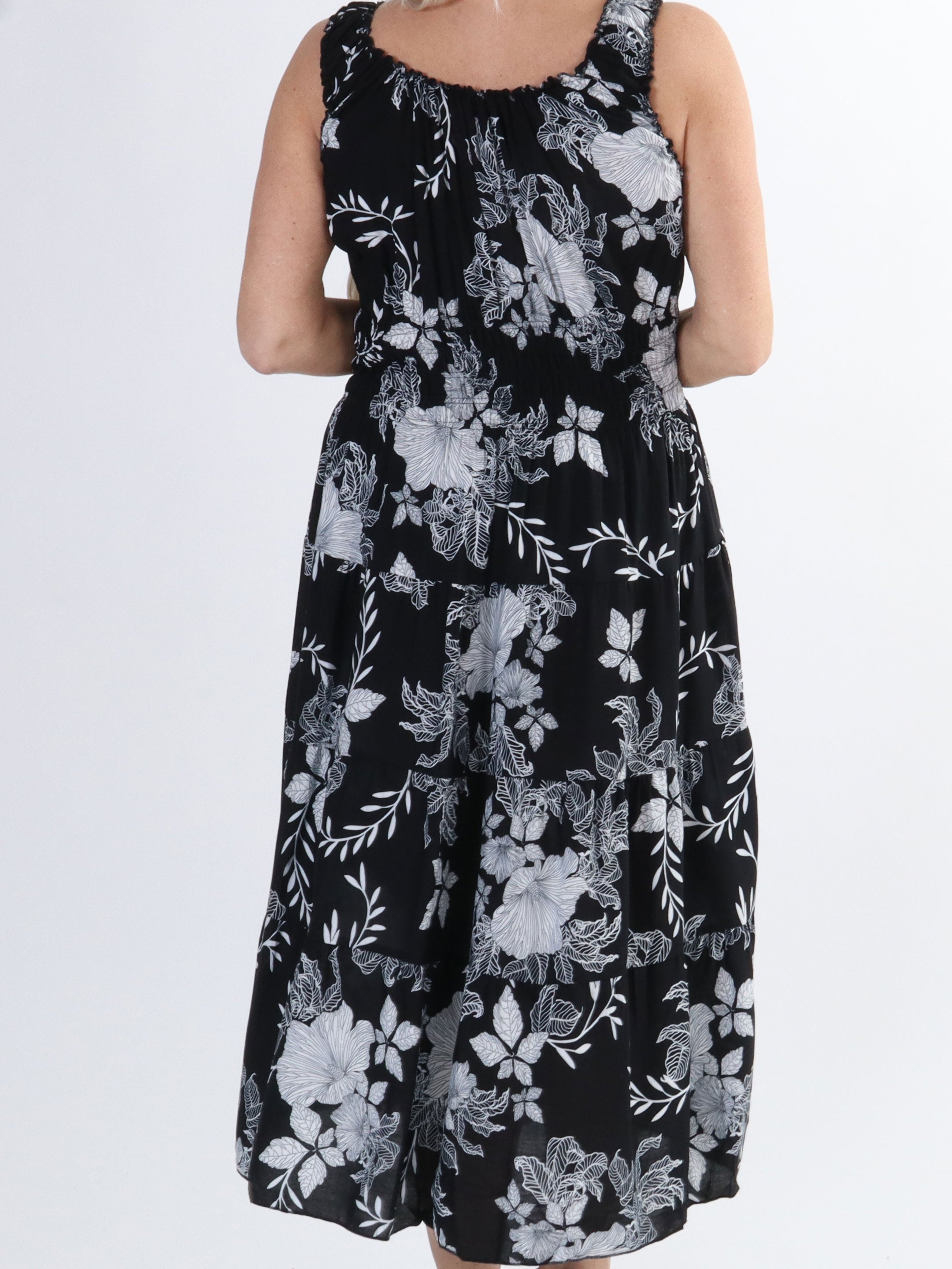 Alicia flower short - Lang plus size kjole med smock og blomsterprint