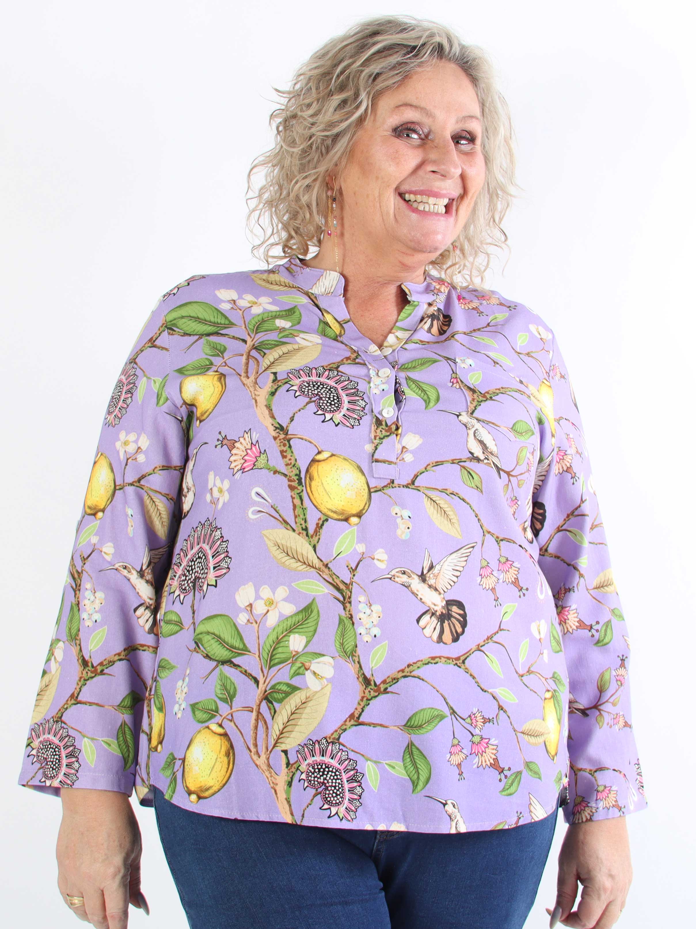 Almira - Plus size skjorte i hør og bomuld med fuglemotiver
