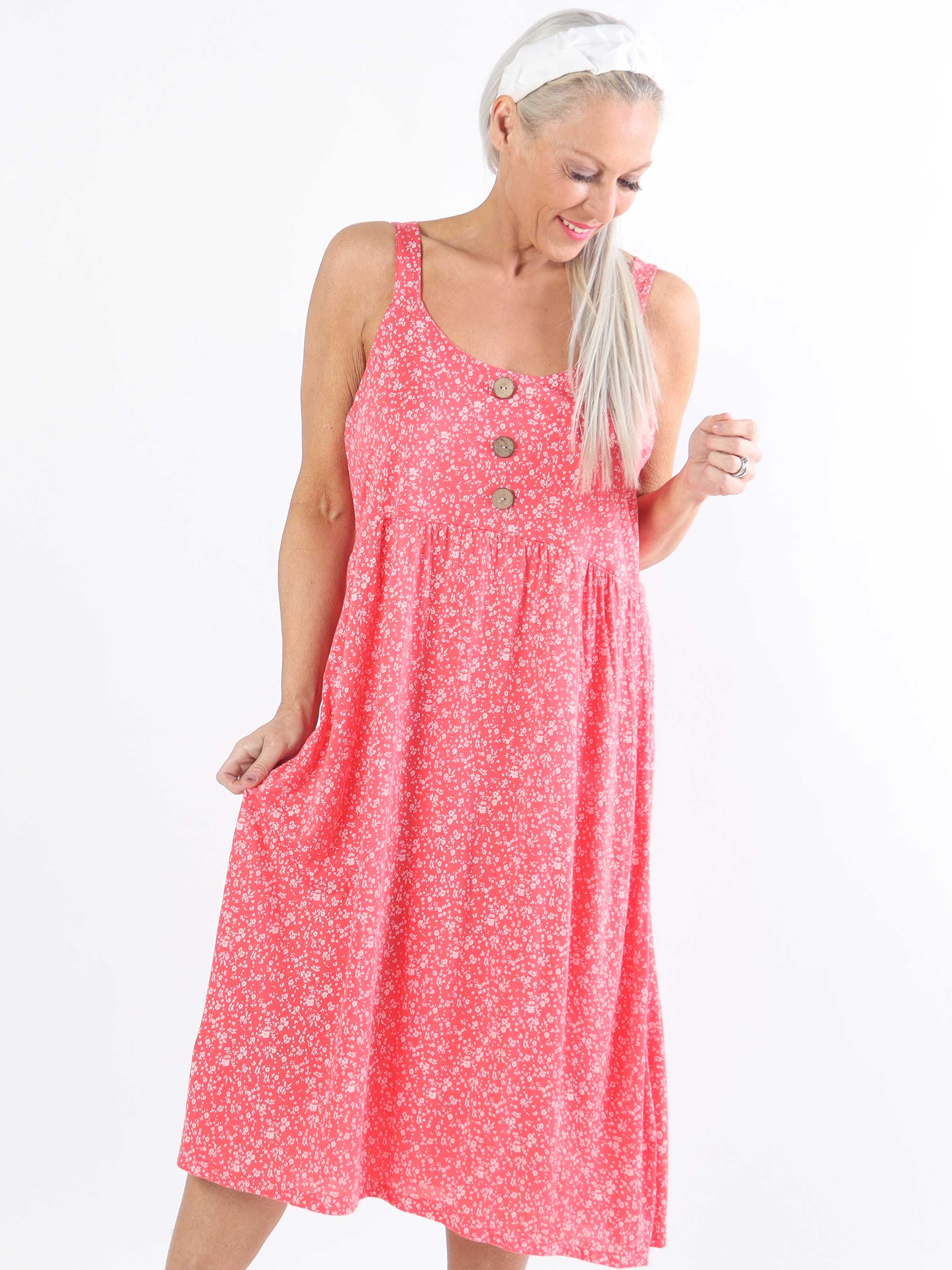 Alva - Blomstret plus size sommerkjole med pynteknapper