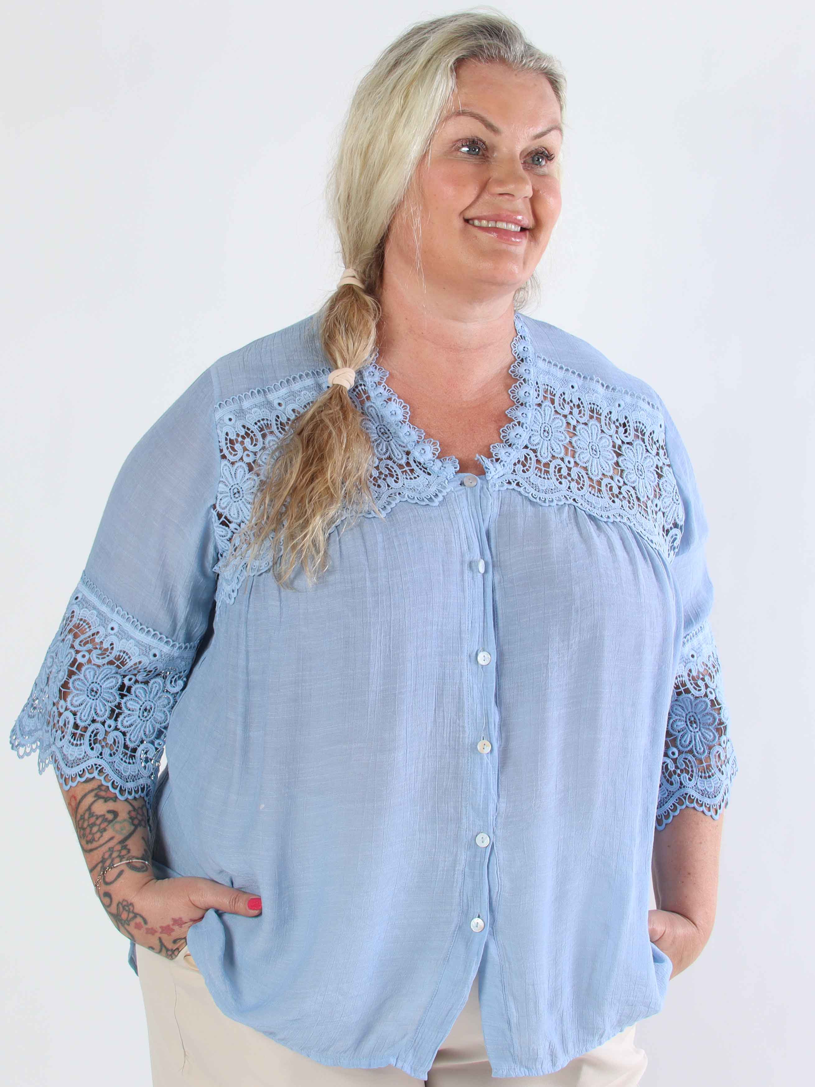 Alva - Sød plus size tunika med søde broderede ærmer