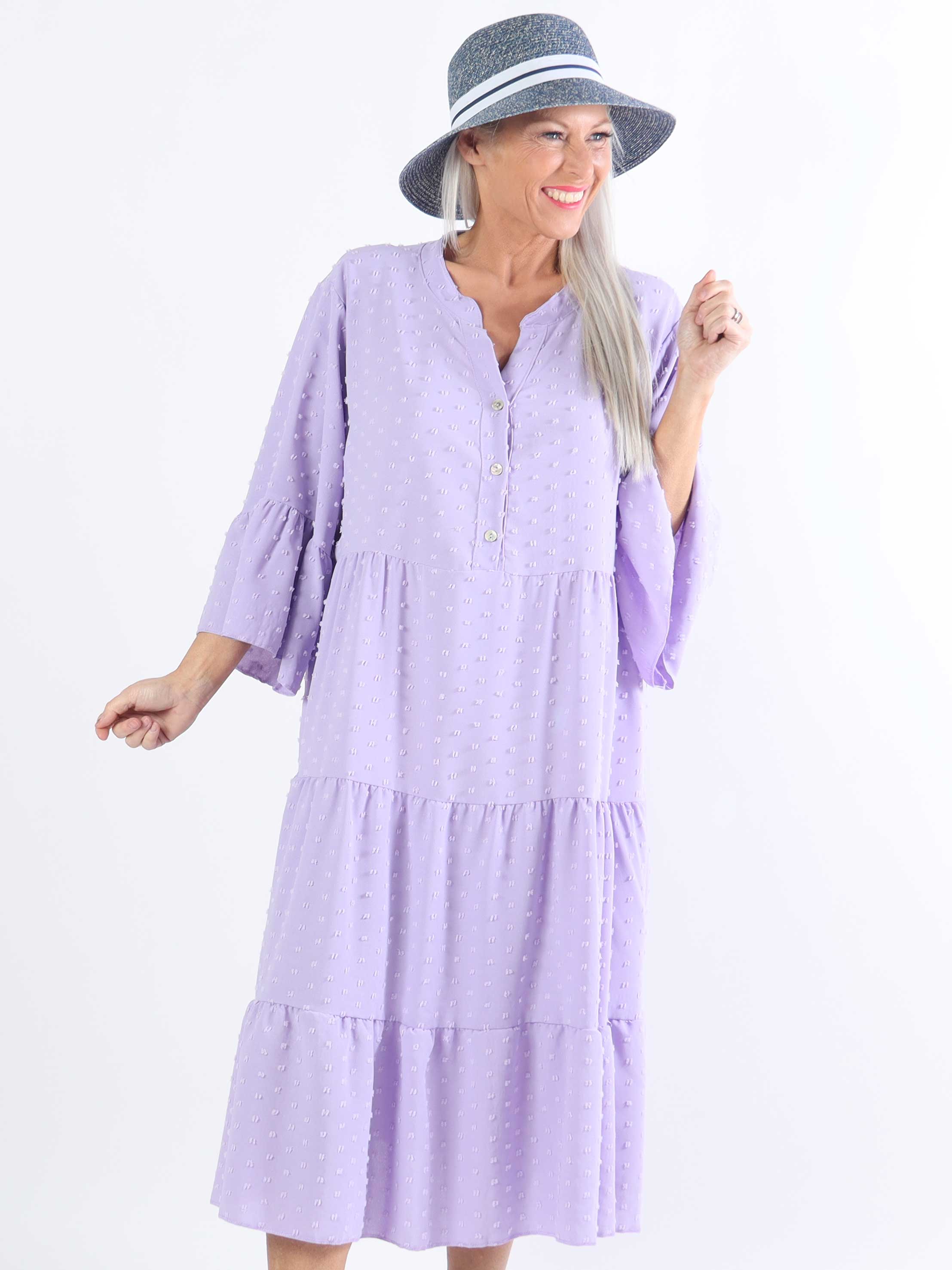 Amanda - Feminin plus size kjole med søde ærmer