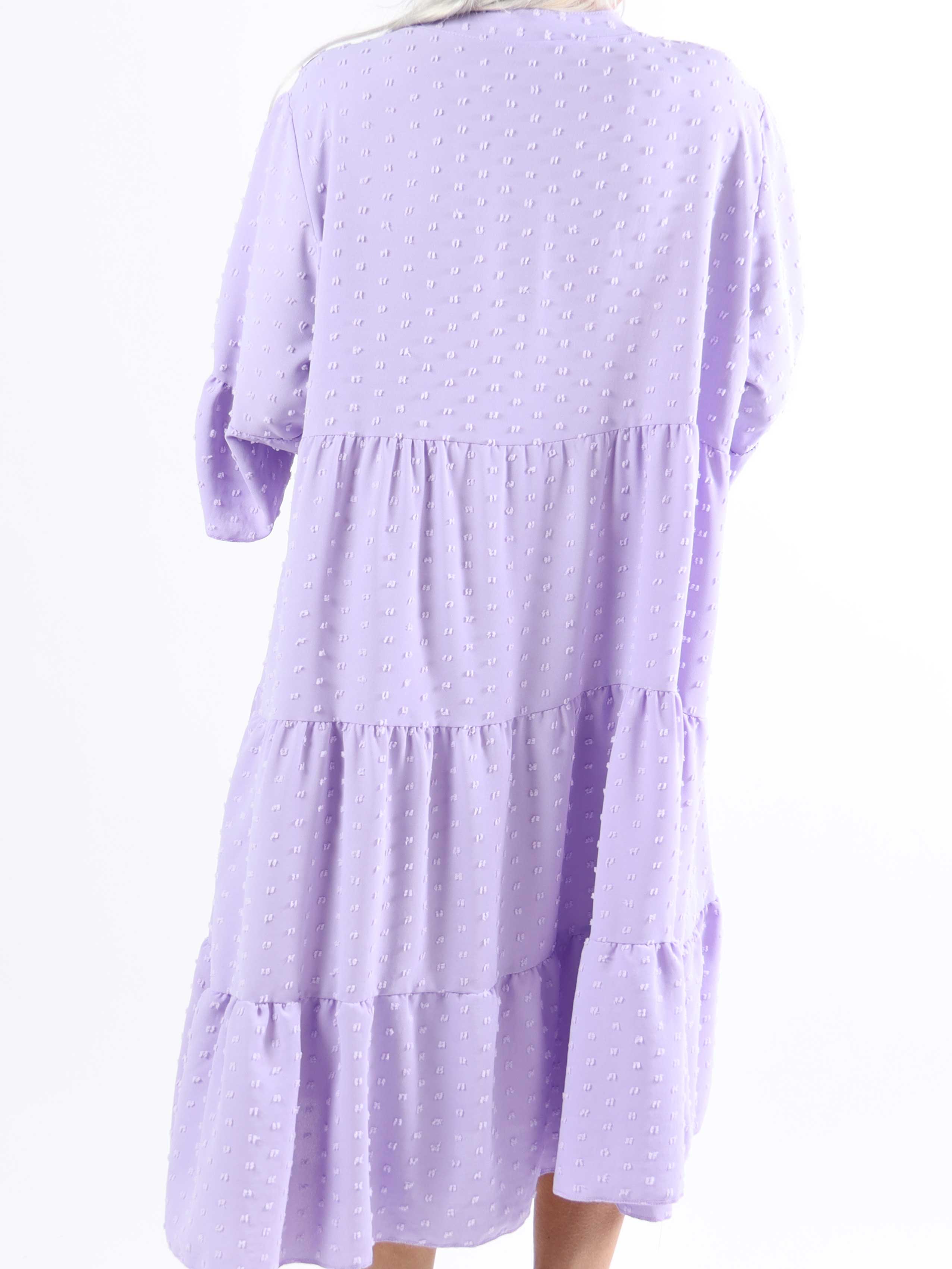 Amanda - Feminin plus size kjole med søde ærmer