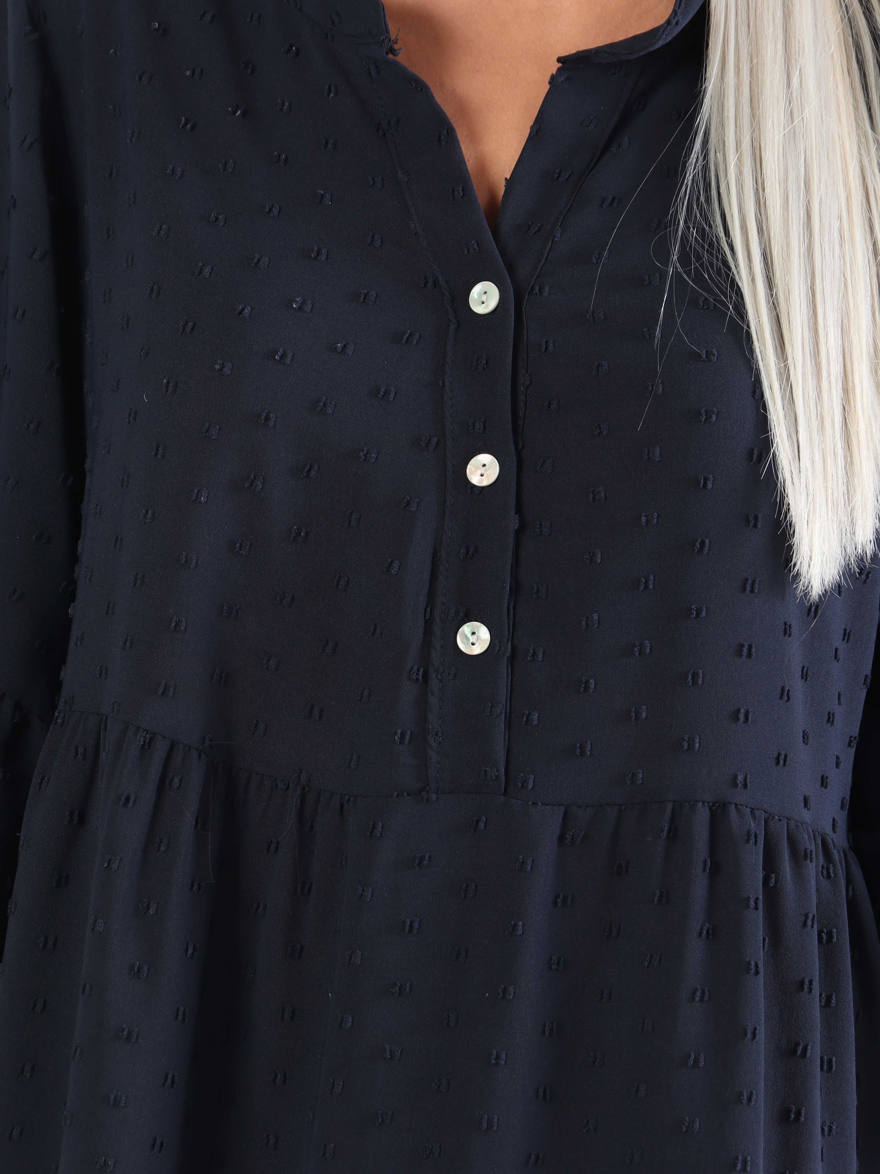 Amanda - Feminin plus size kjole med søde ærmer