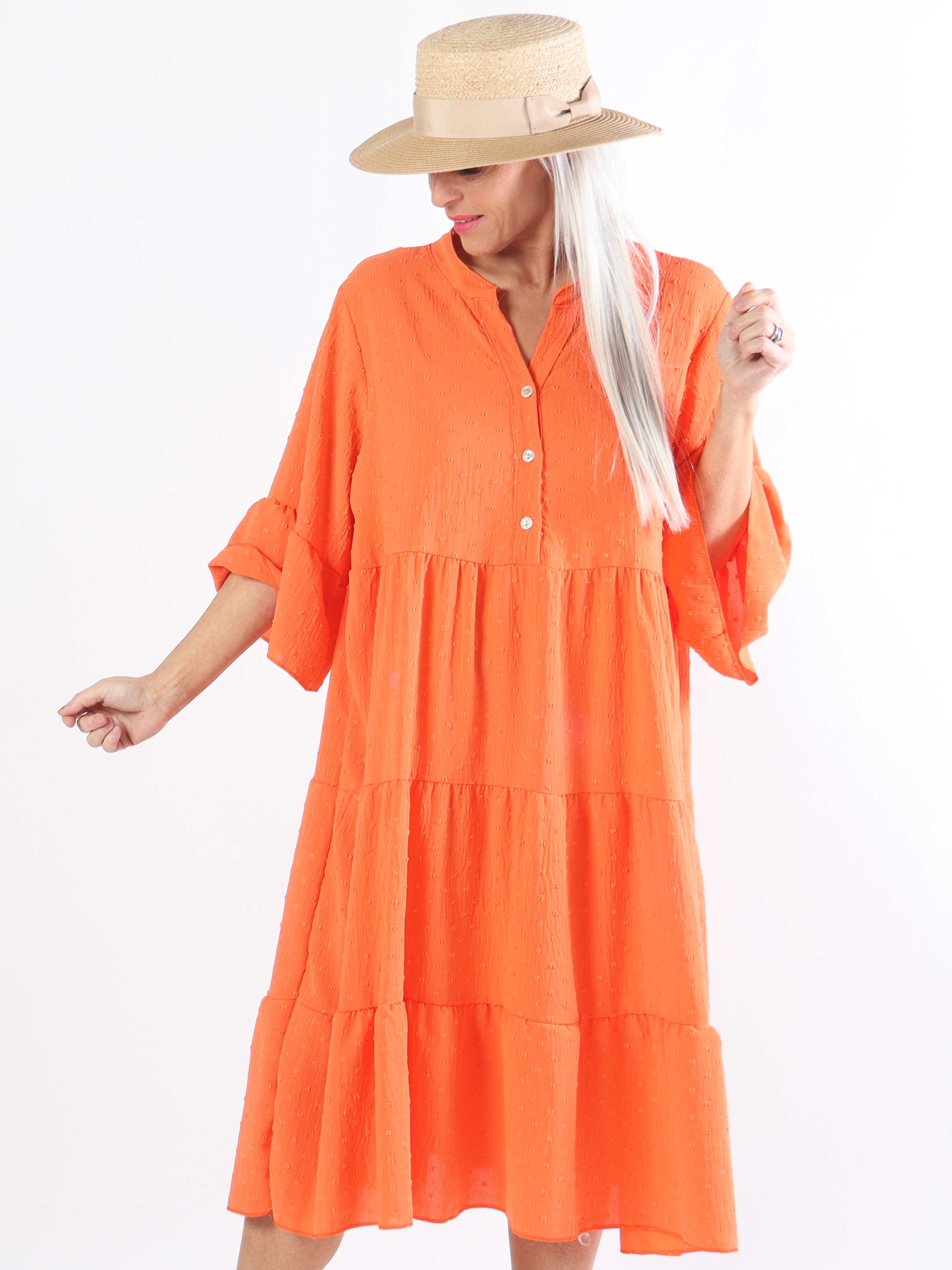 Amanda - Feminin plus size kjole med søde ærmer