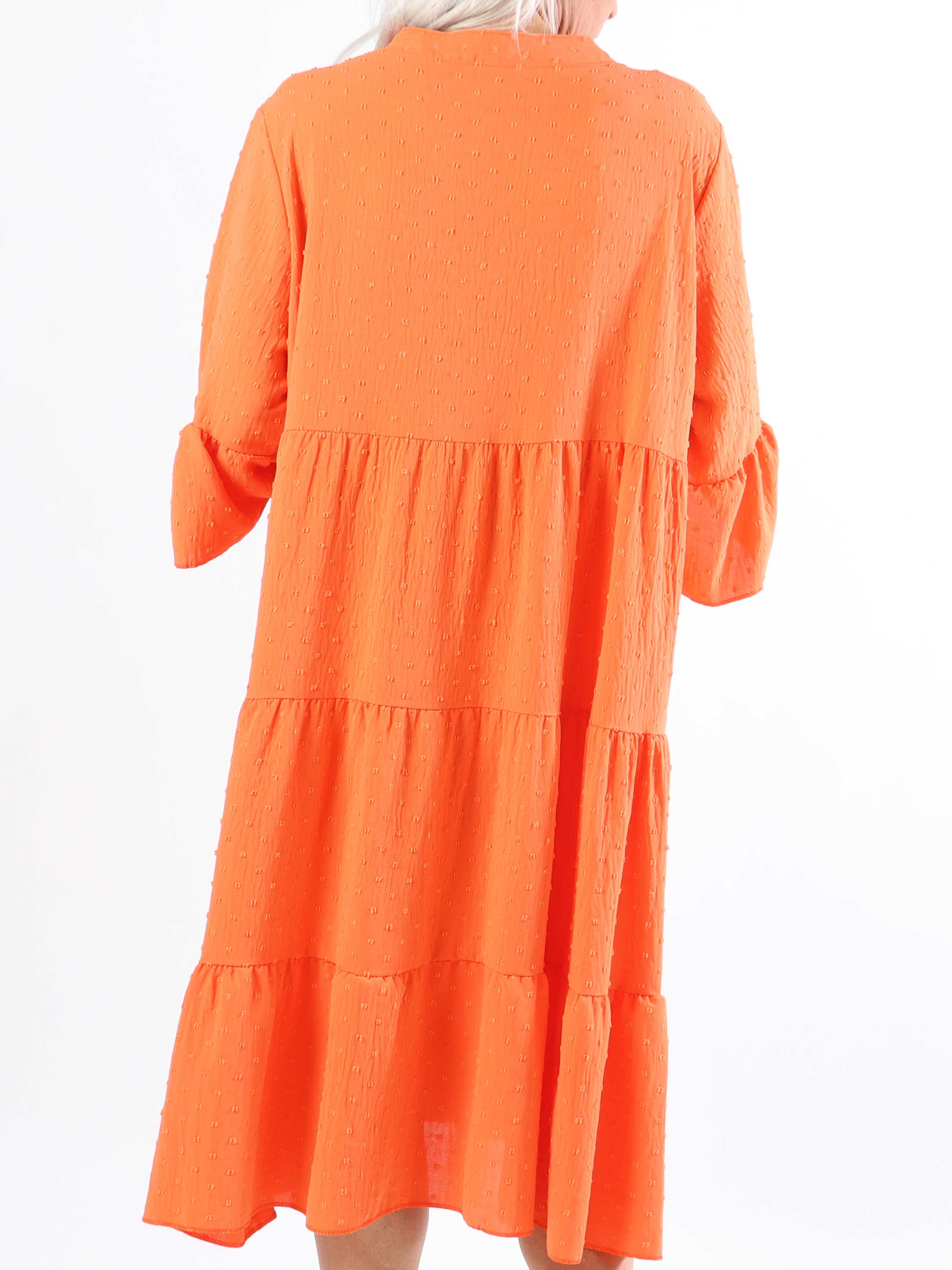 Amanda - Feminin plus size kjole med søde ærmer