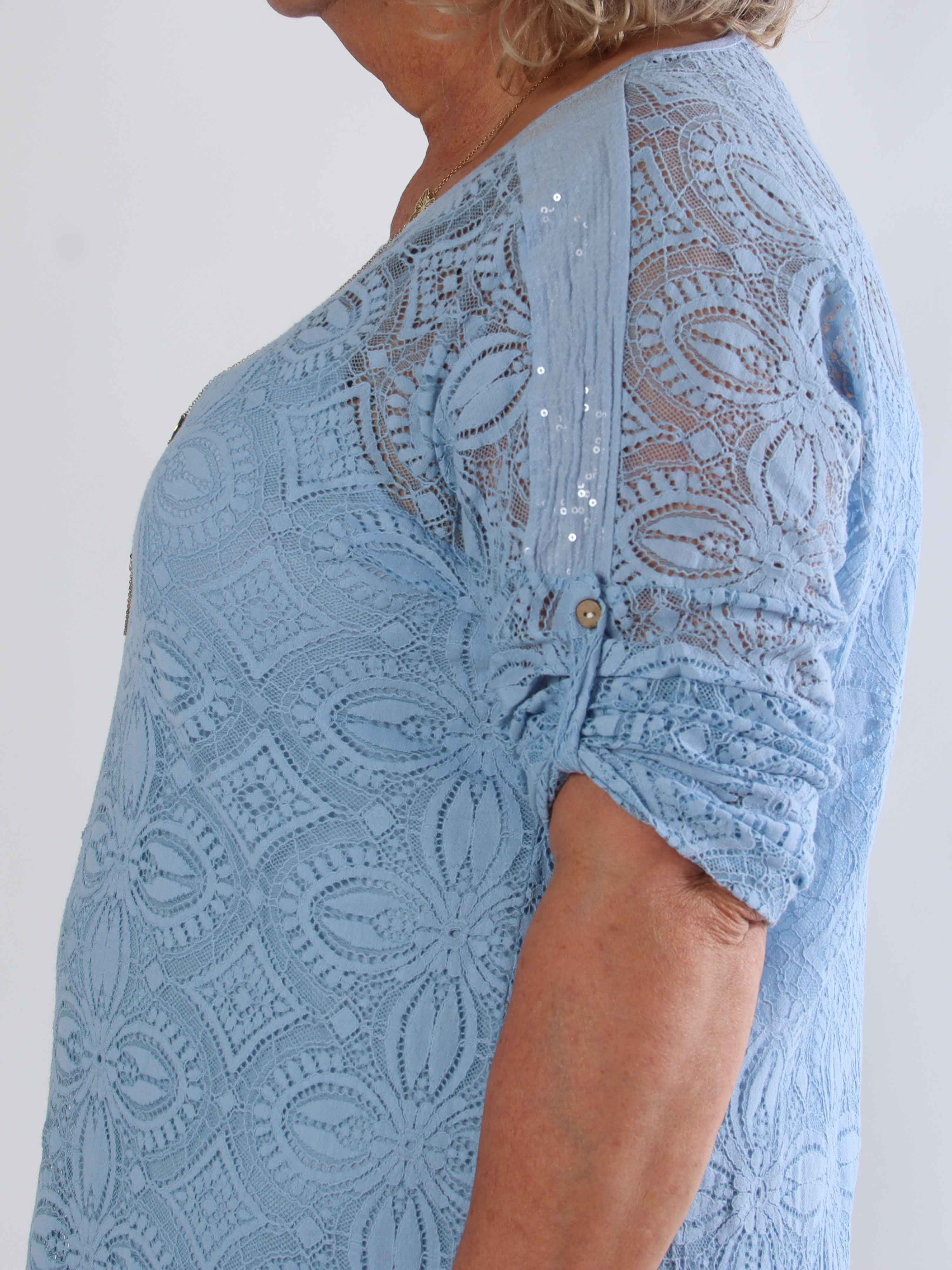 Arianna - Sød plus size blondekjole i bomuld med blød underkjole