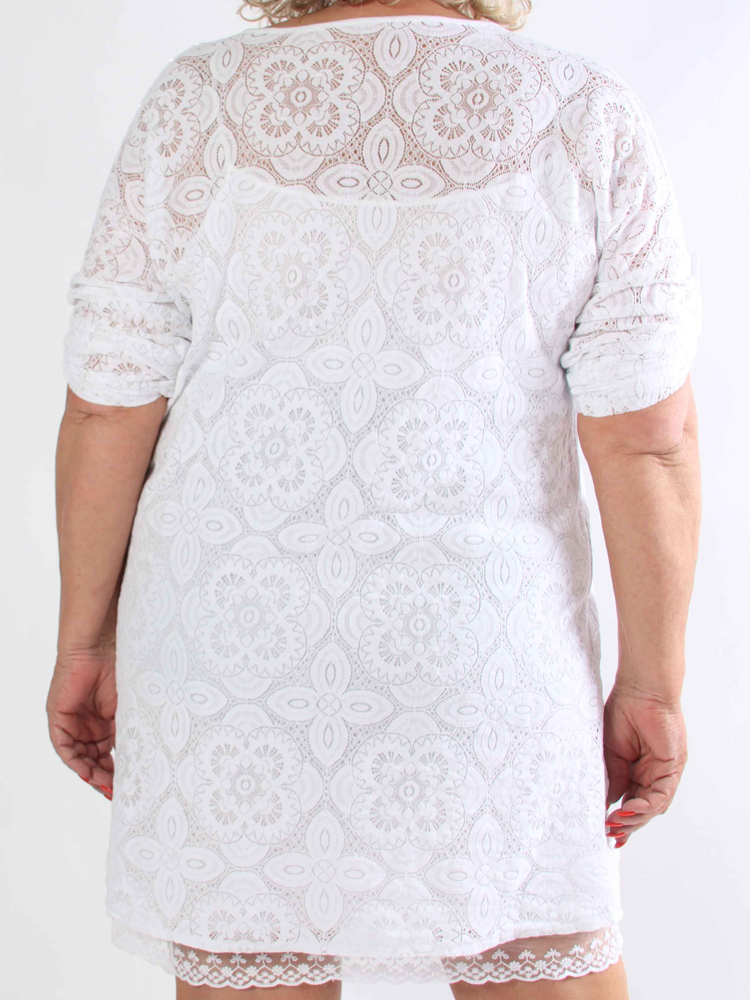 Arianna - Sød plus size blondekjole i bomuld med blød underkjole