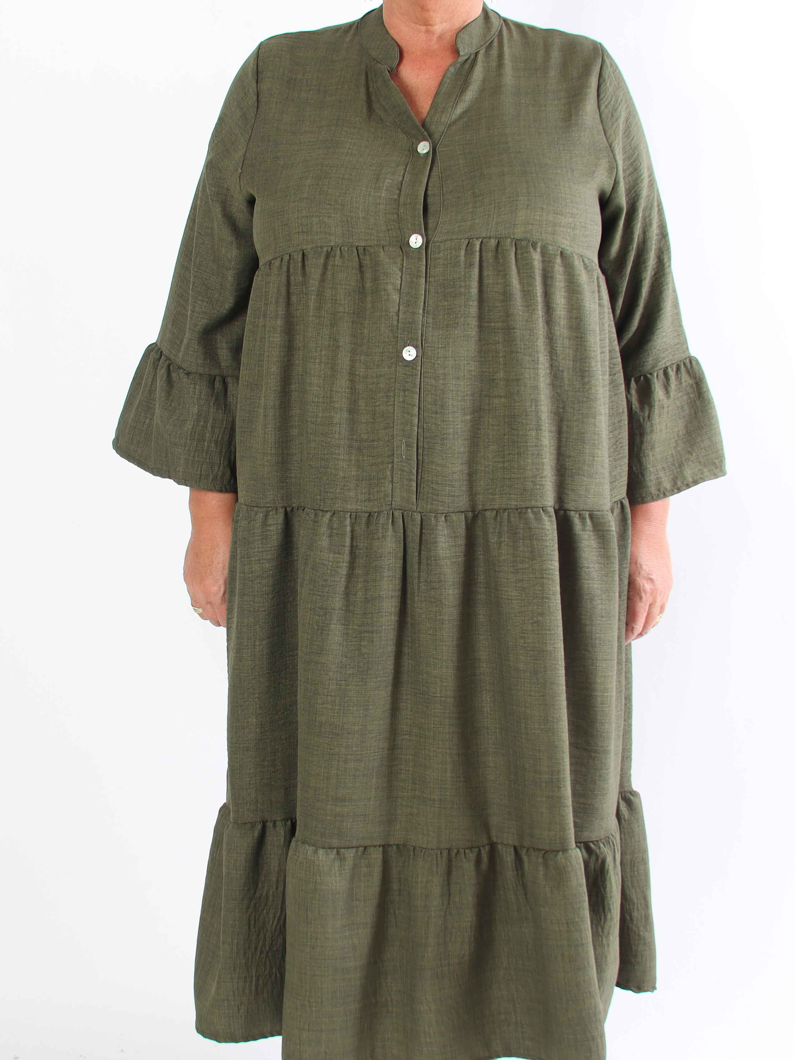 Arjana - Plus size kjole med lag på lag look og knapper