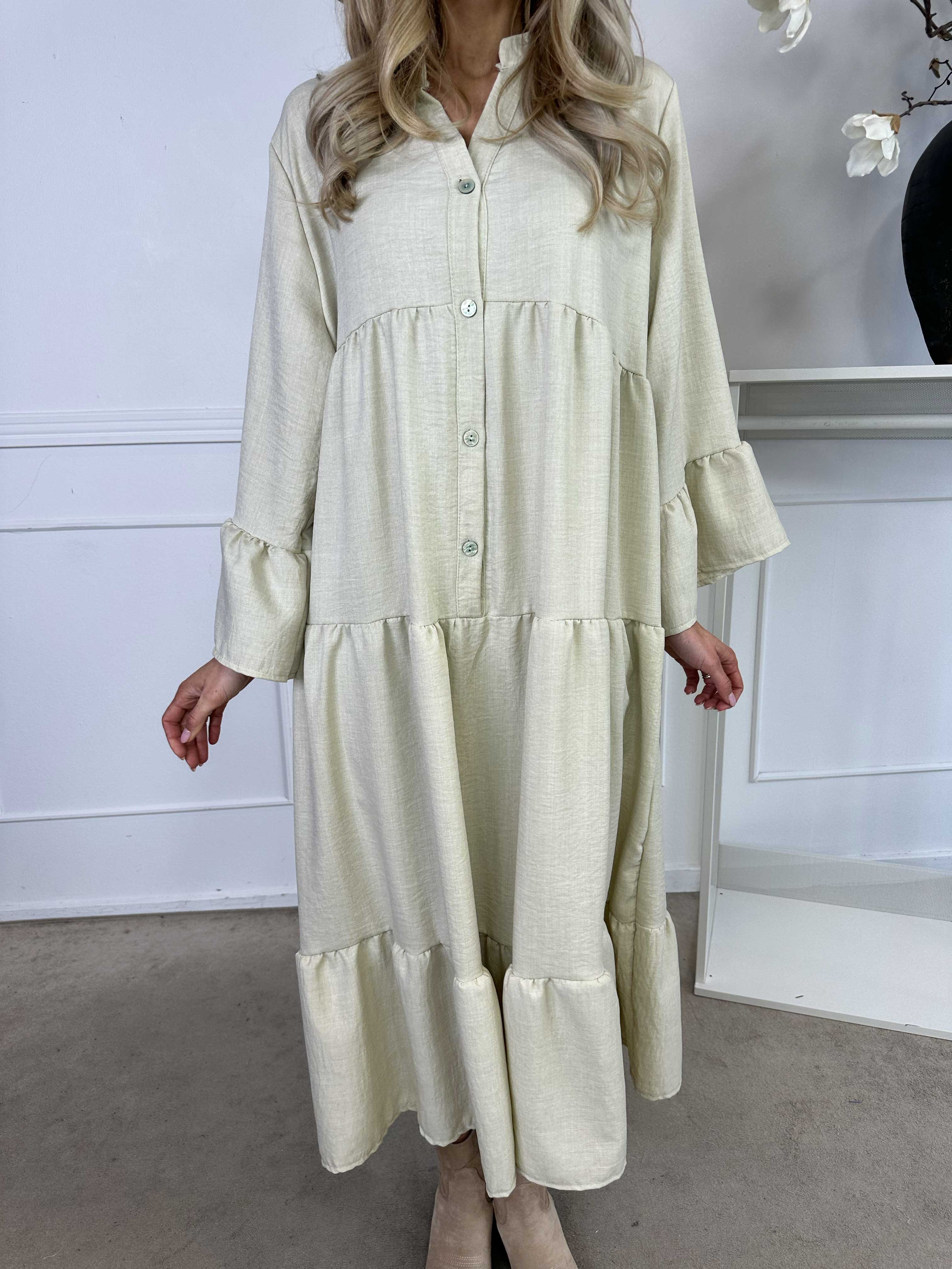 Arjana - Sød kjole med lag på lag look og knapper