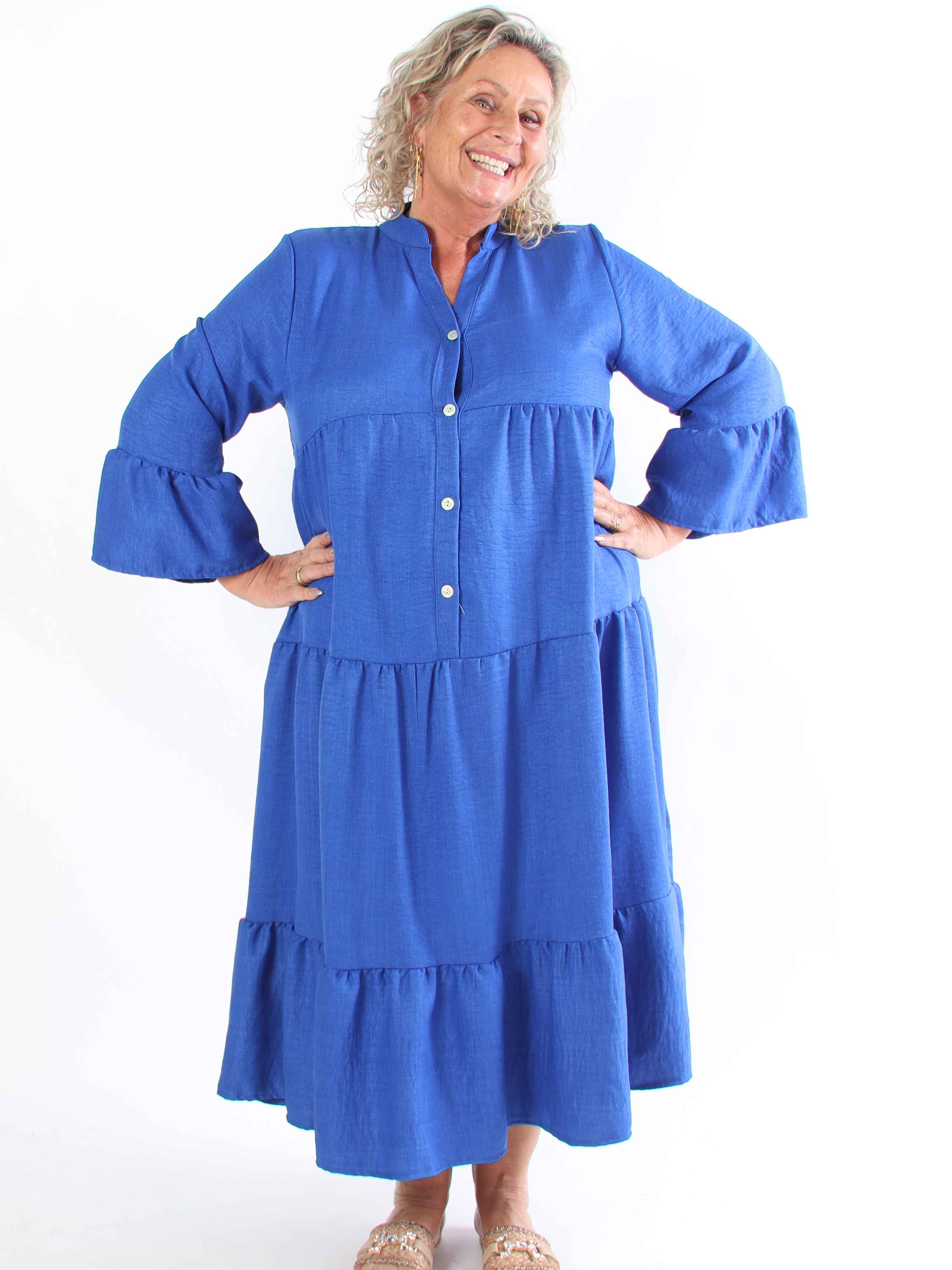 Arjana - Plus size kjole med lag på lag look og knapper