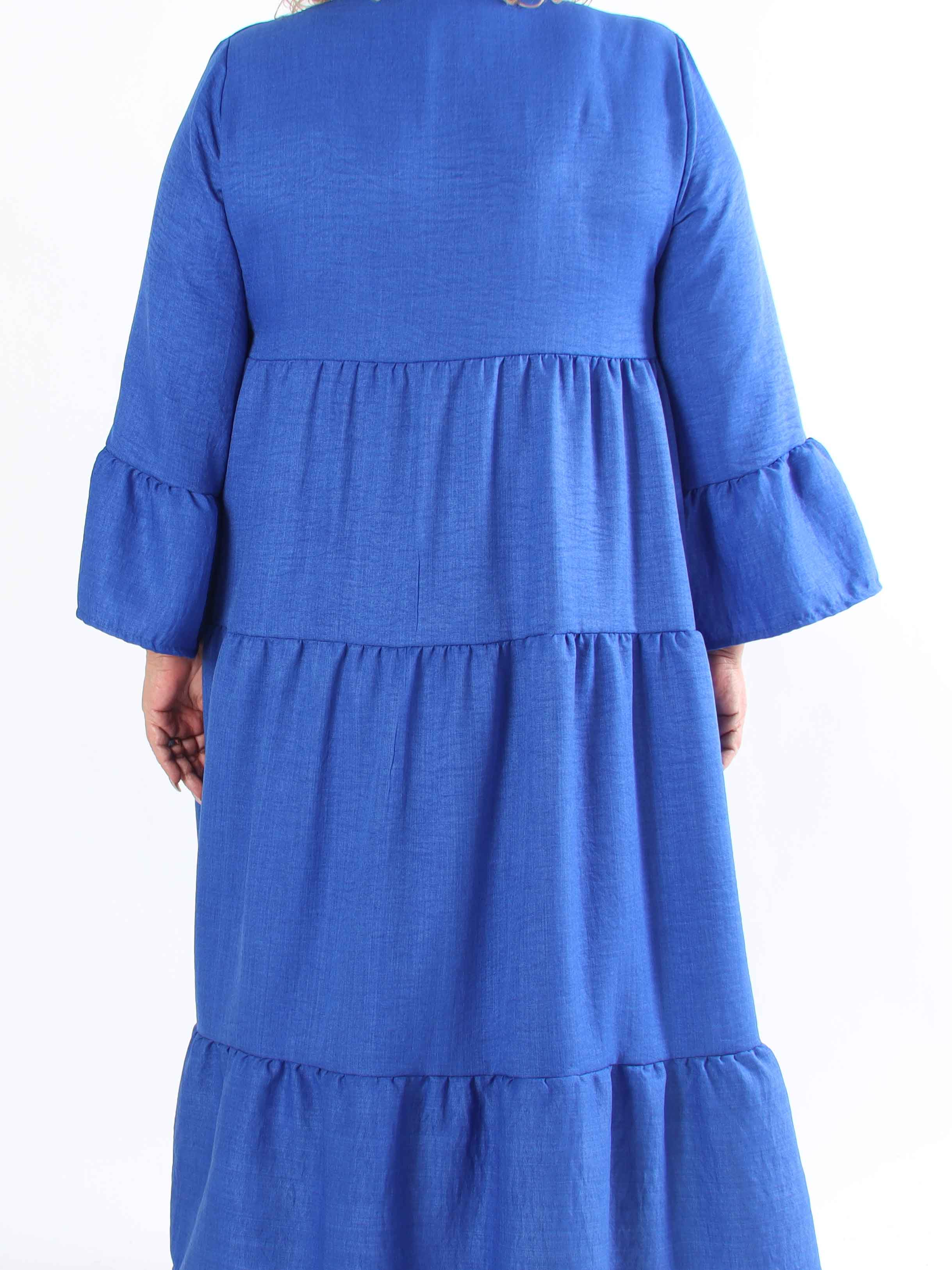 Arjana - Plus size kjole med lag på lag look og knapper