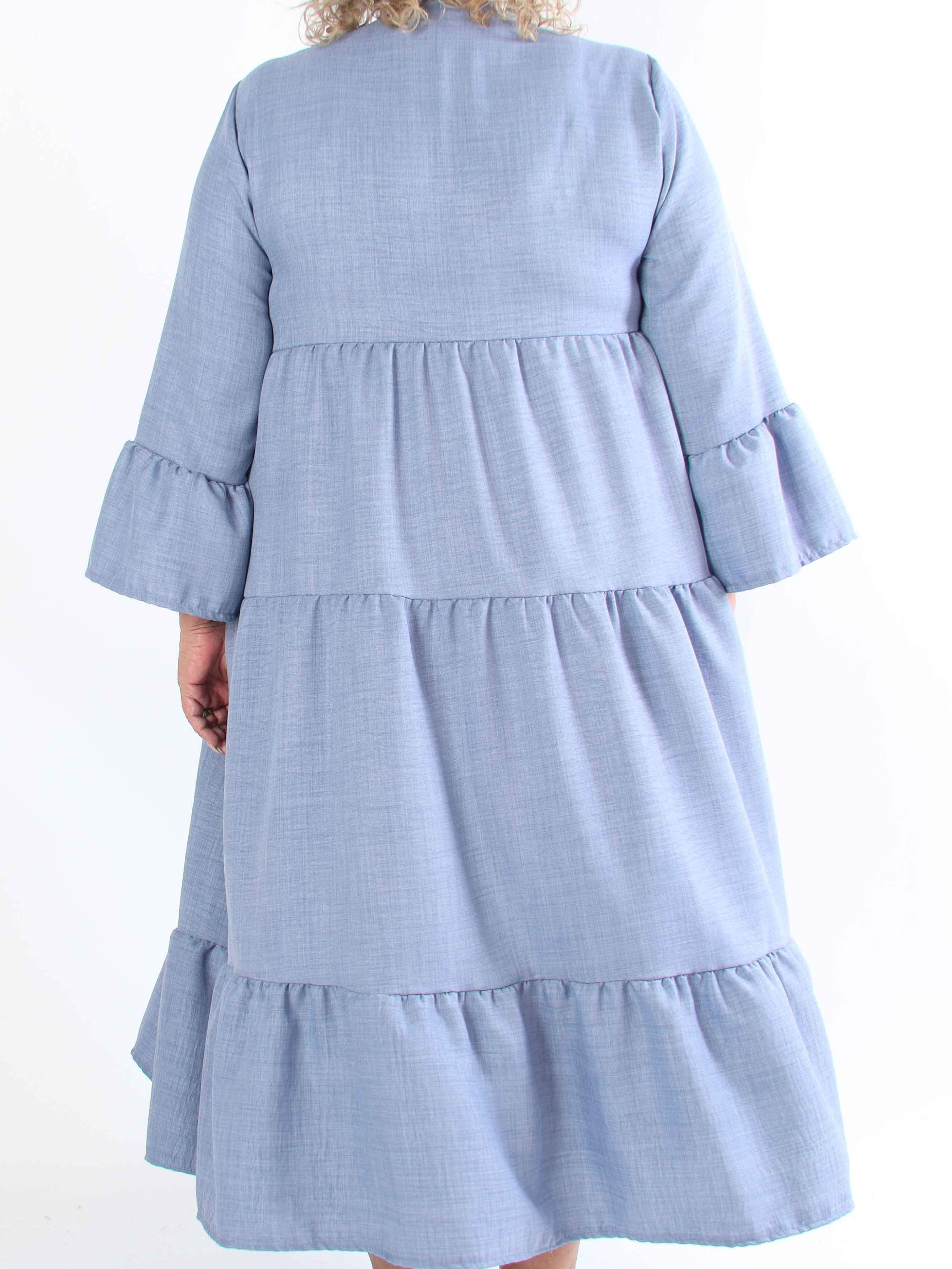 Arjana - Plus size kjole med lag på lag look og knapper