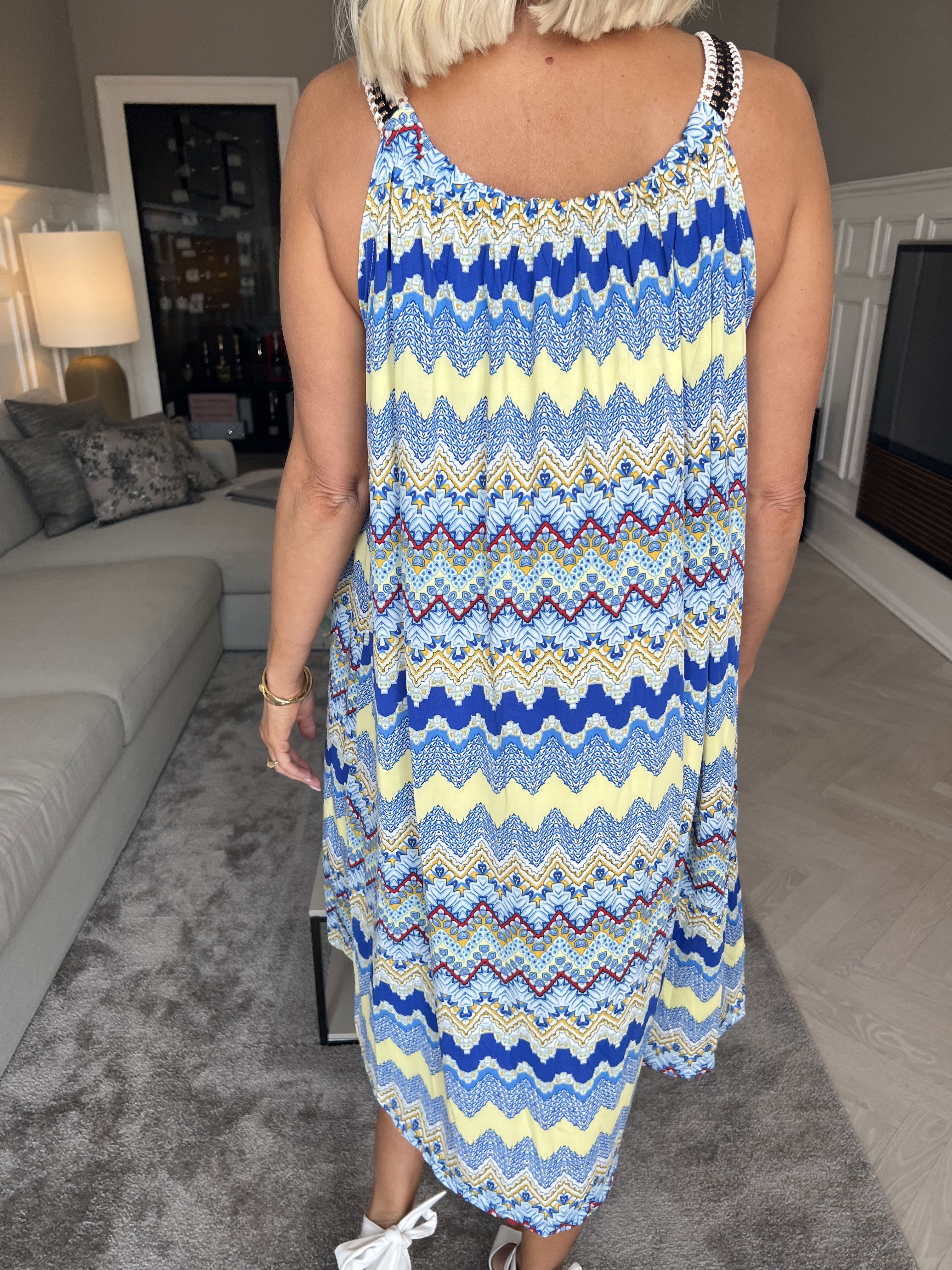 Asta Zigzag - Sød kjole med hæklet stropper