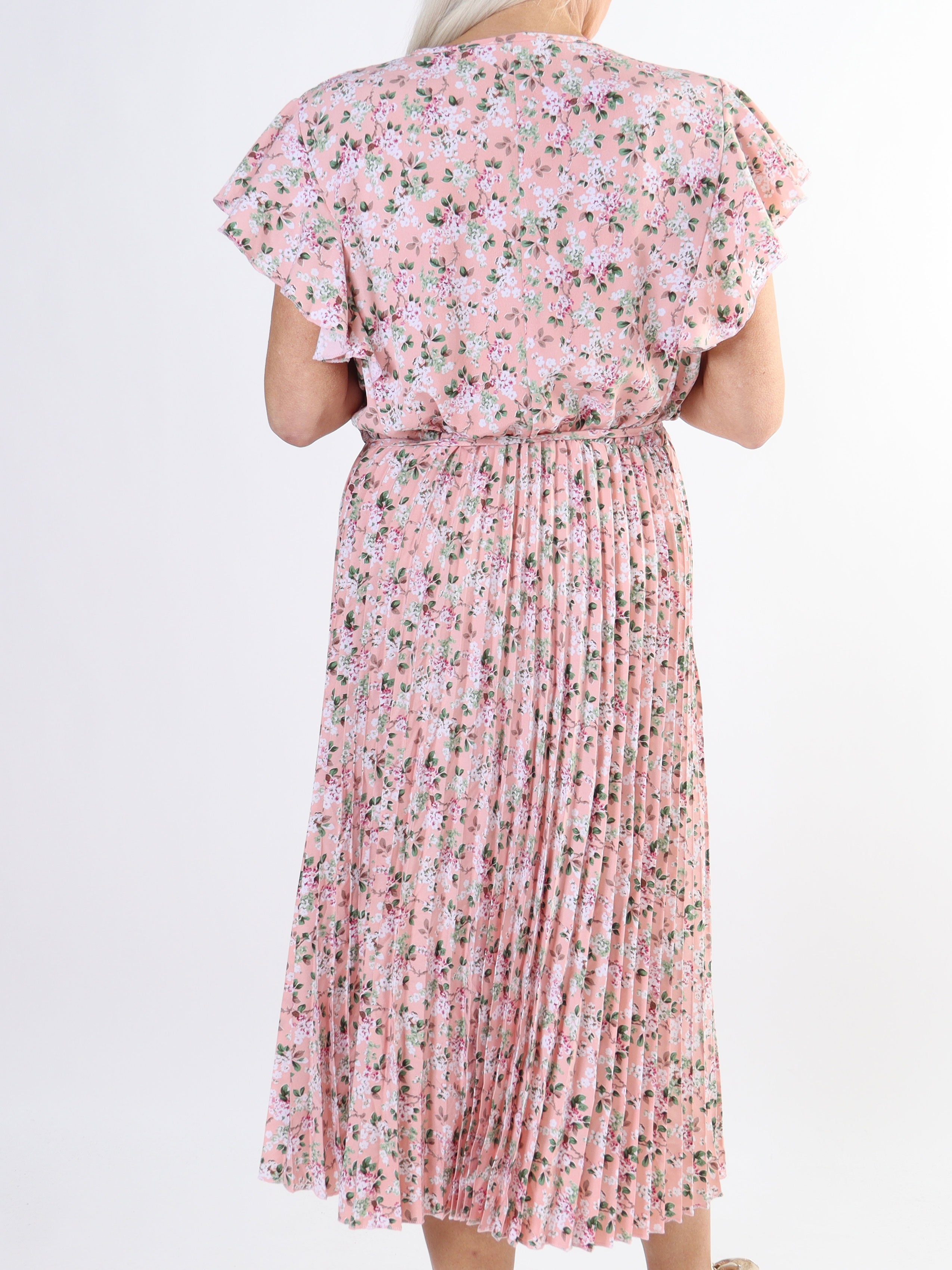 Callidora - Plus size kjole i med plisseringer og flæser