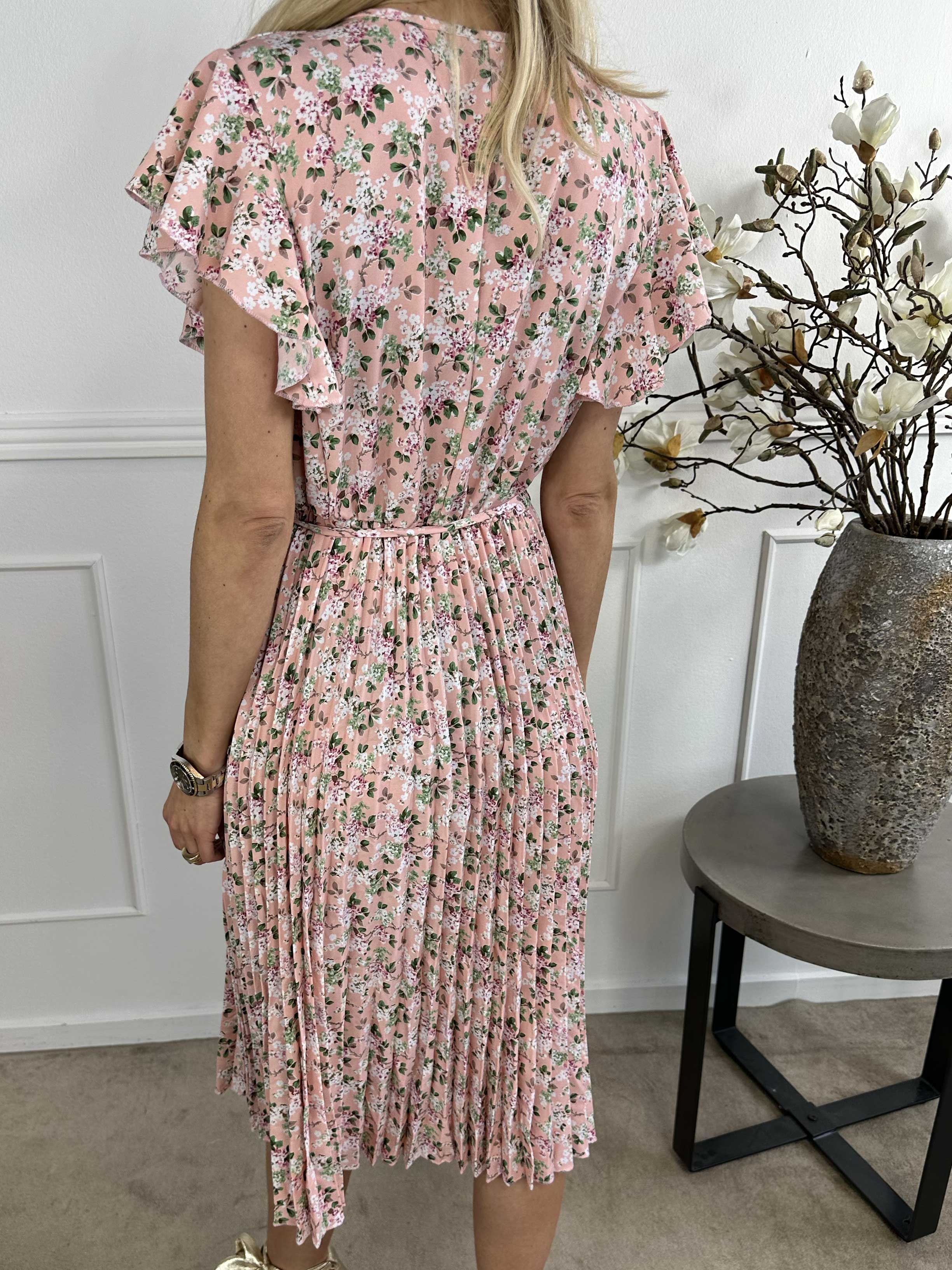 Callidora - Kjole i blomsterprint med plisseringer og flæser