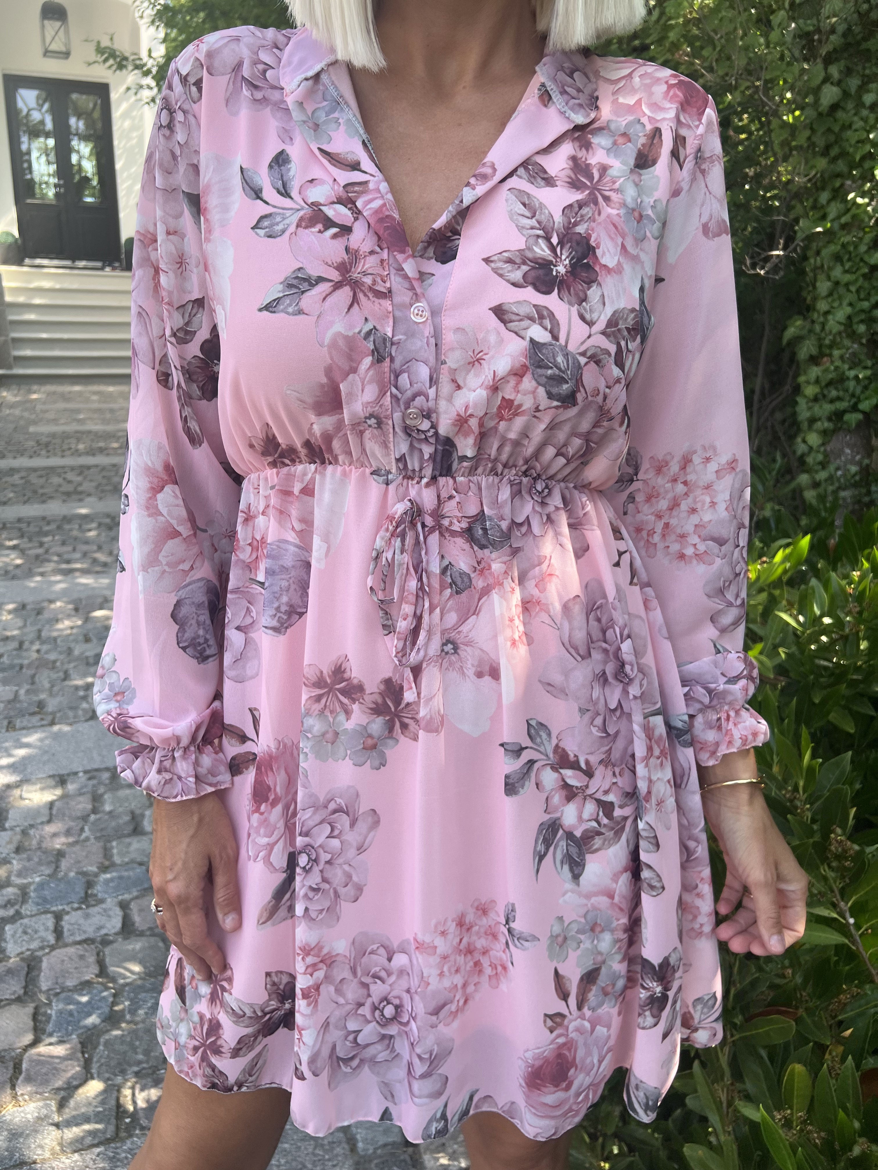 Caramella - Sød sommerkjole i chiffon med blomsterprint