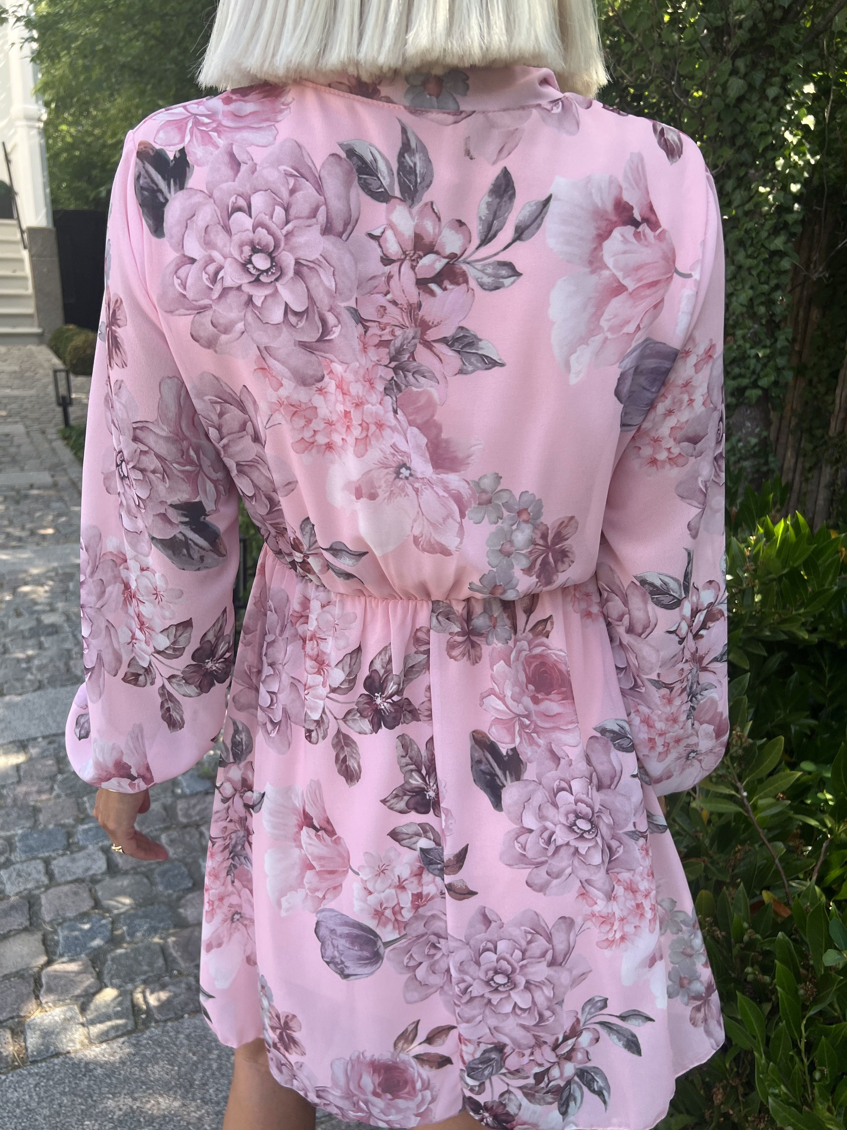 Caramella - Sød sommerkjole i chiffon med blomsterprint