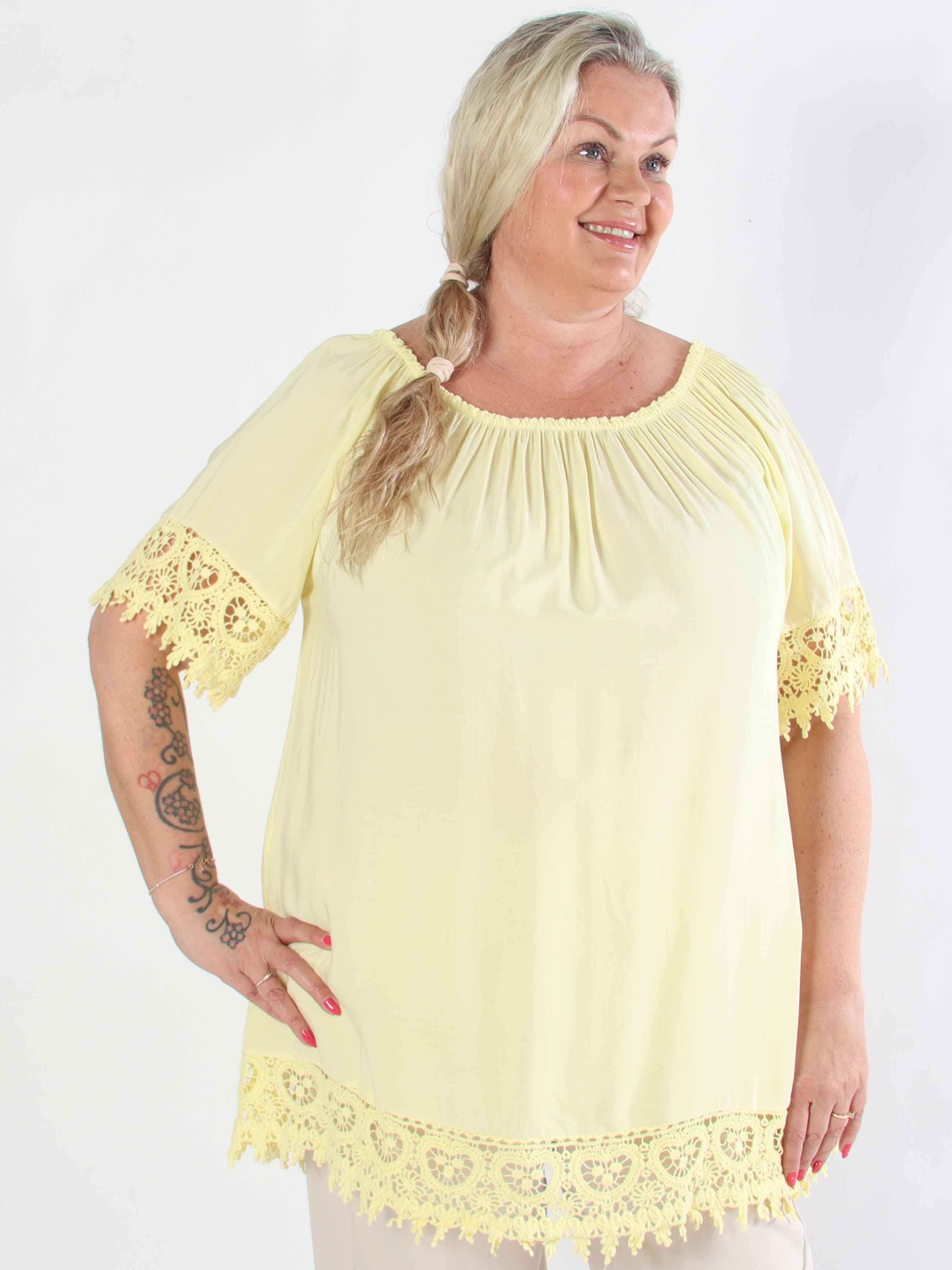 Carnelia - Plus size tunikakjole i viskose med broderet kanter