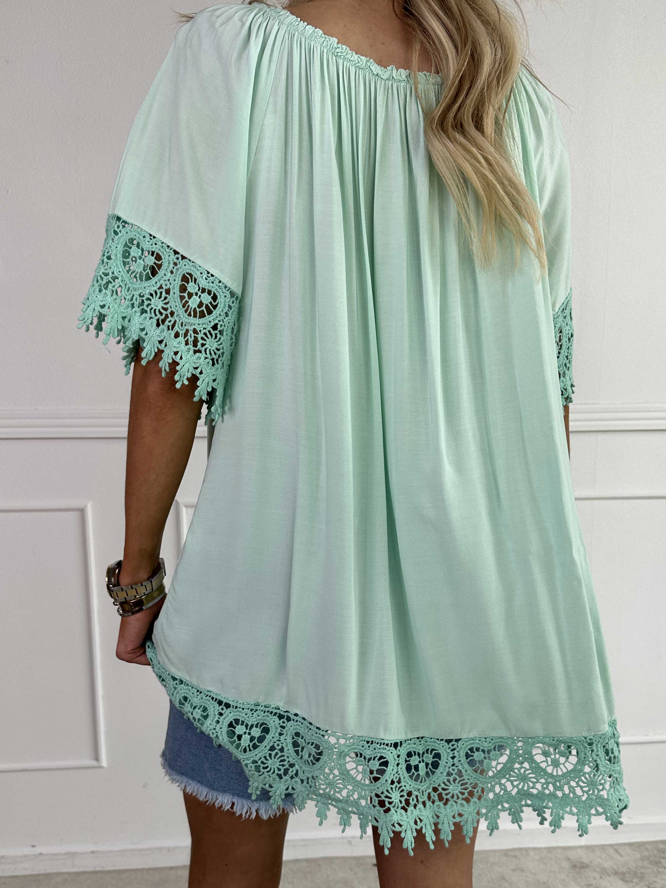 Carnelia - Sød tunikakjole i viskose med broderet kanter