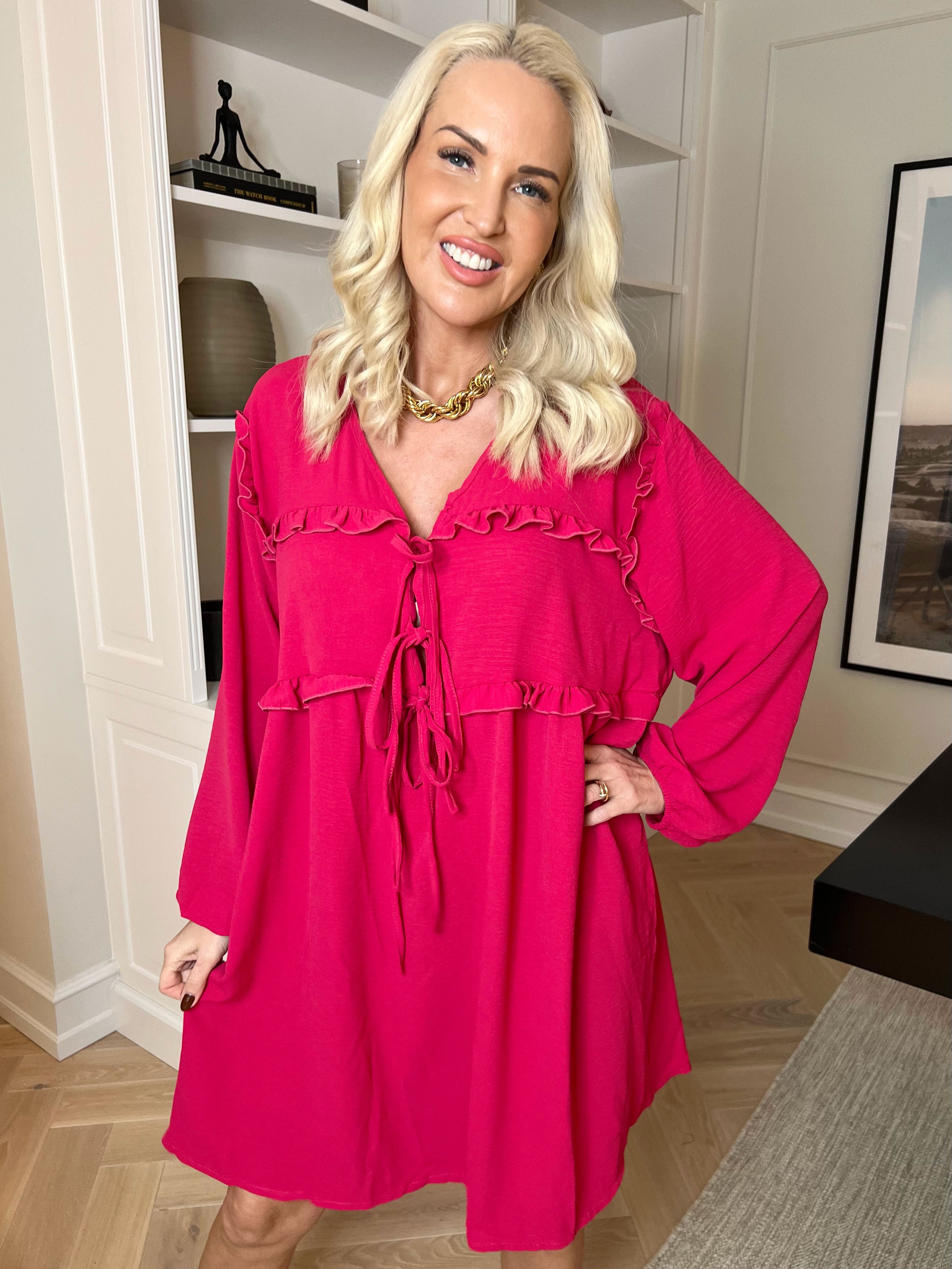 Catalina - Sød tunikakjole i viskose med flæser og sløjfer