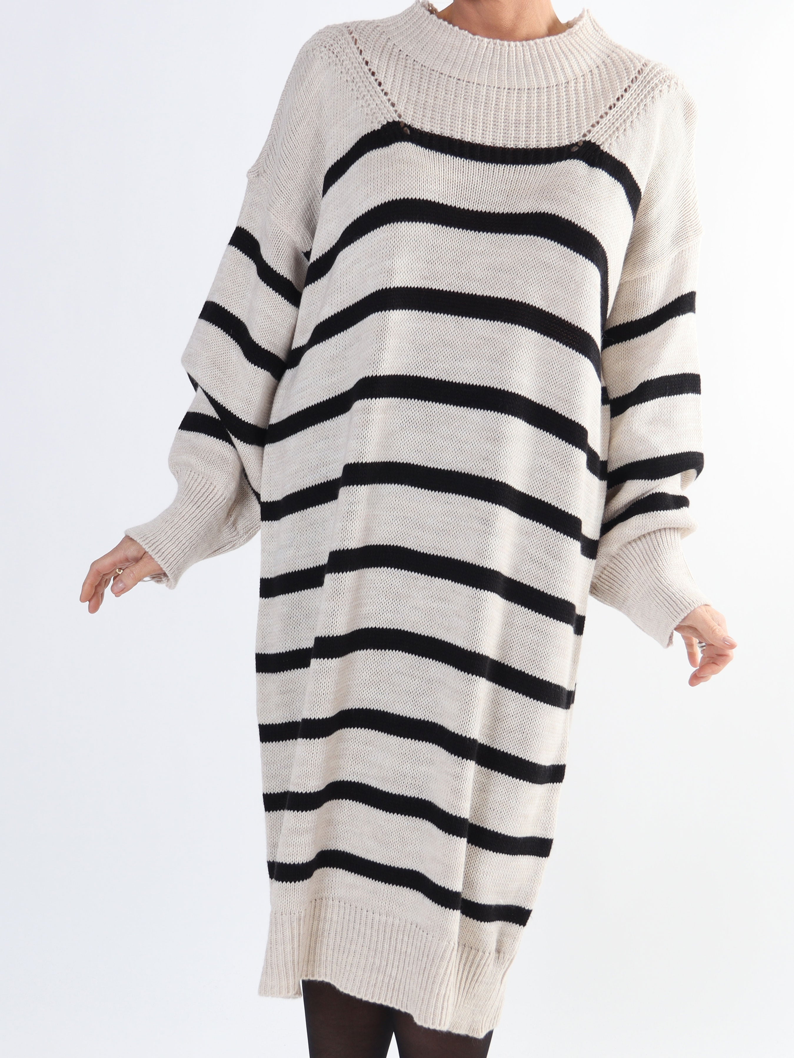 Ciara - Plus size strikkjole med striber