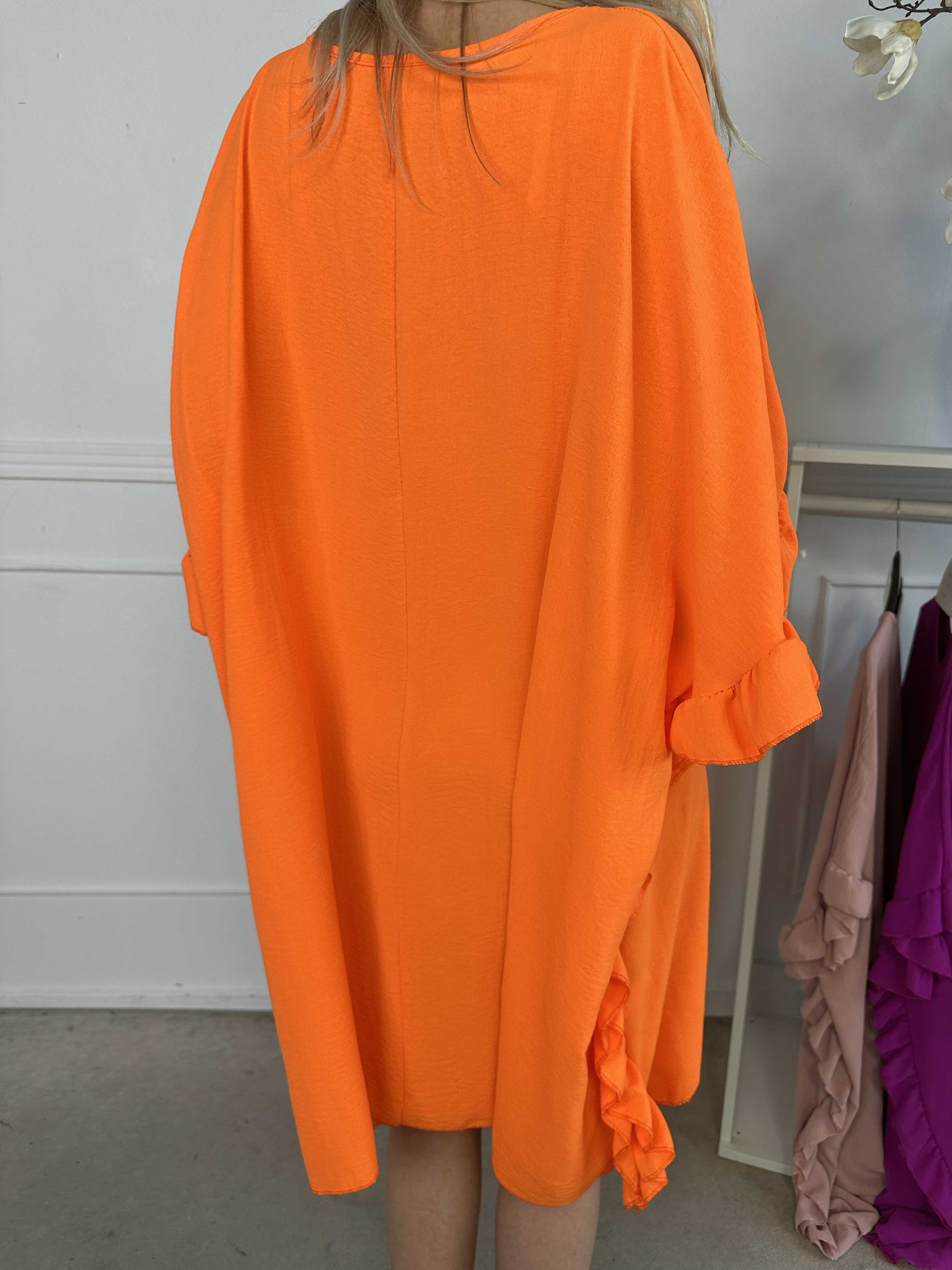 Cille - Sød tunika med flæsekanter i siderne