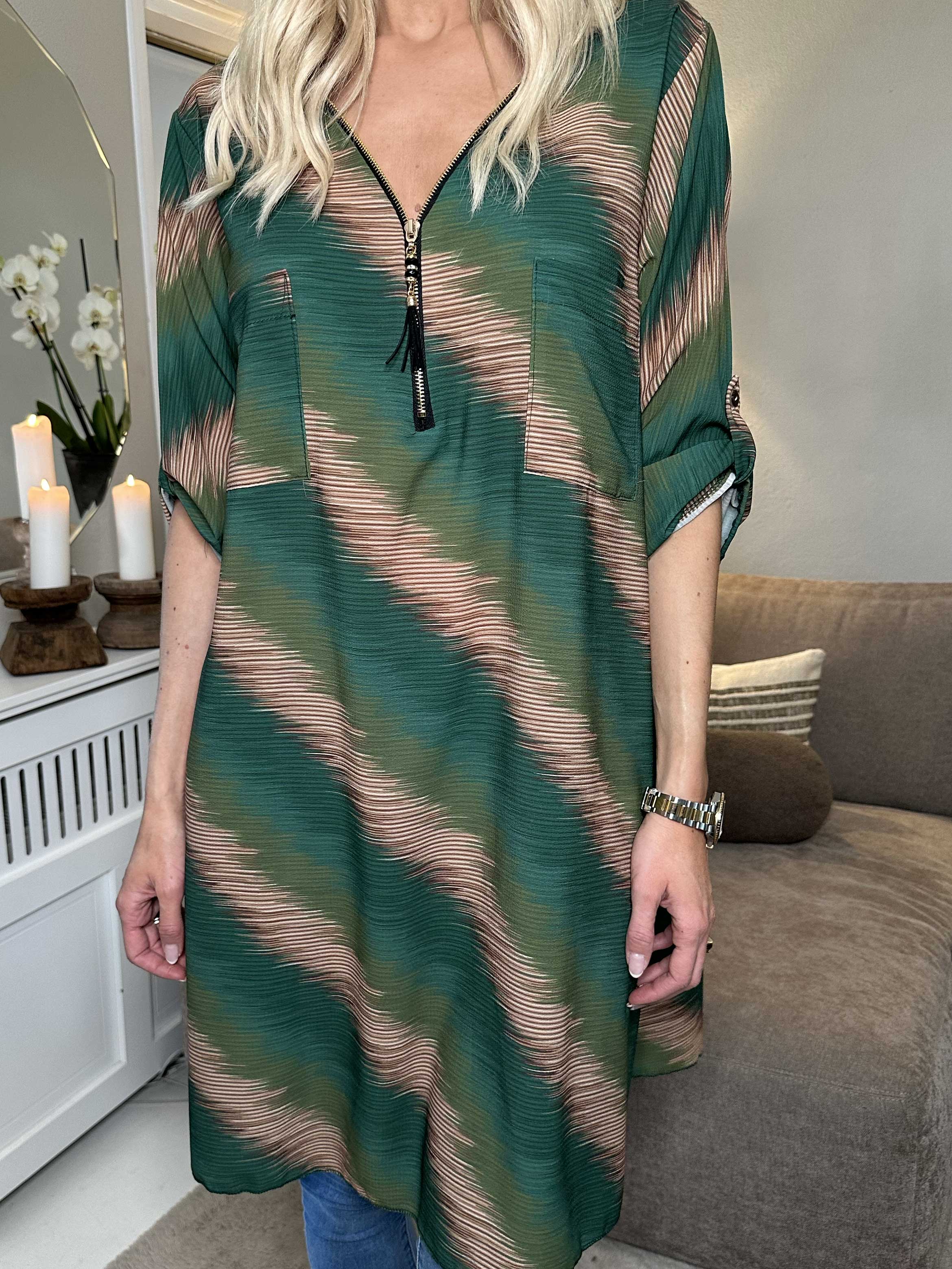 Claudia Stripe Dress - Tunikakjole med print og lynlås