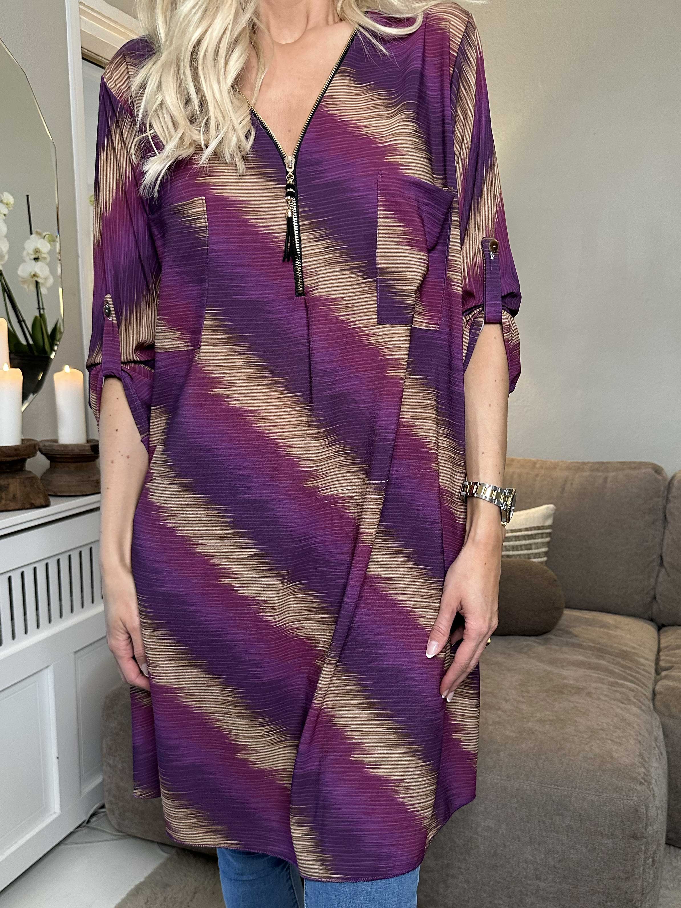 Claudia Stripe Dress - Tunikakjole med print og lynlås