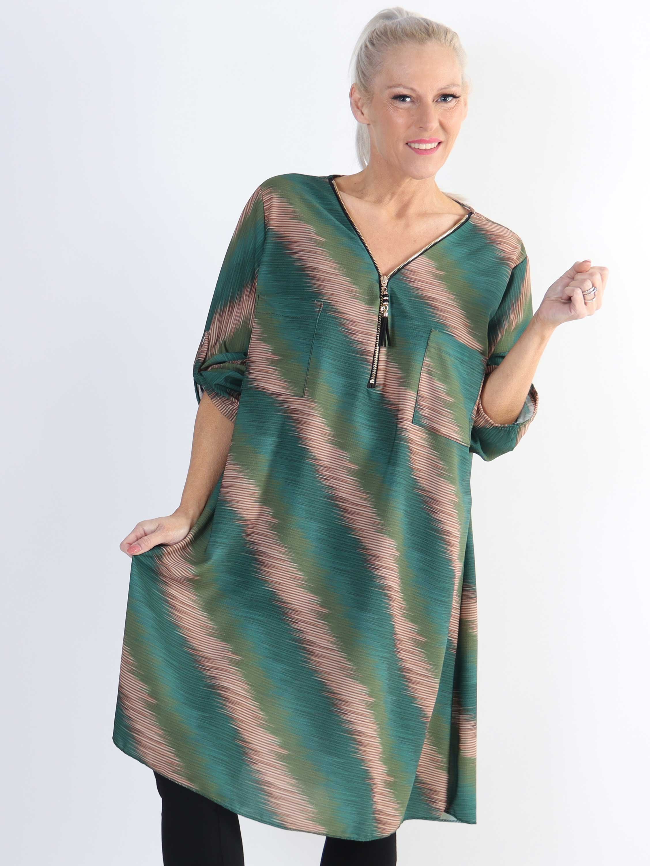 Claudia Stripe Dress - Plus size tunikakjole med print og lynlås