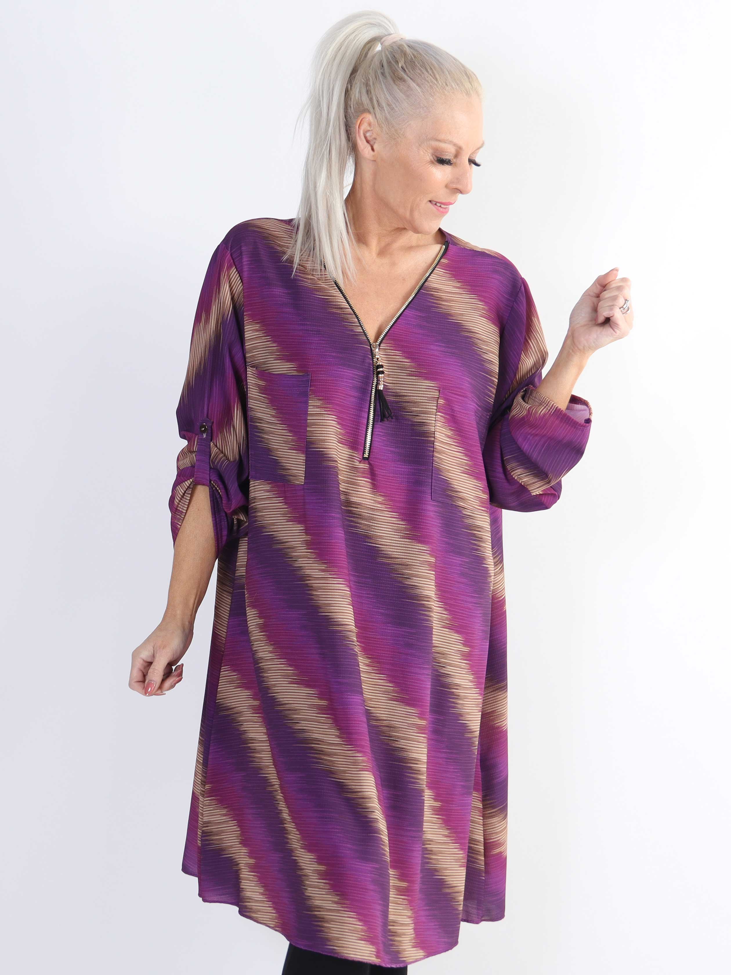 Claudia Stripe Dress - Plus size tunikakjole med print og lynlås