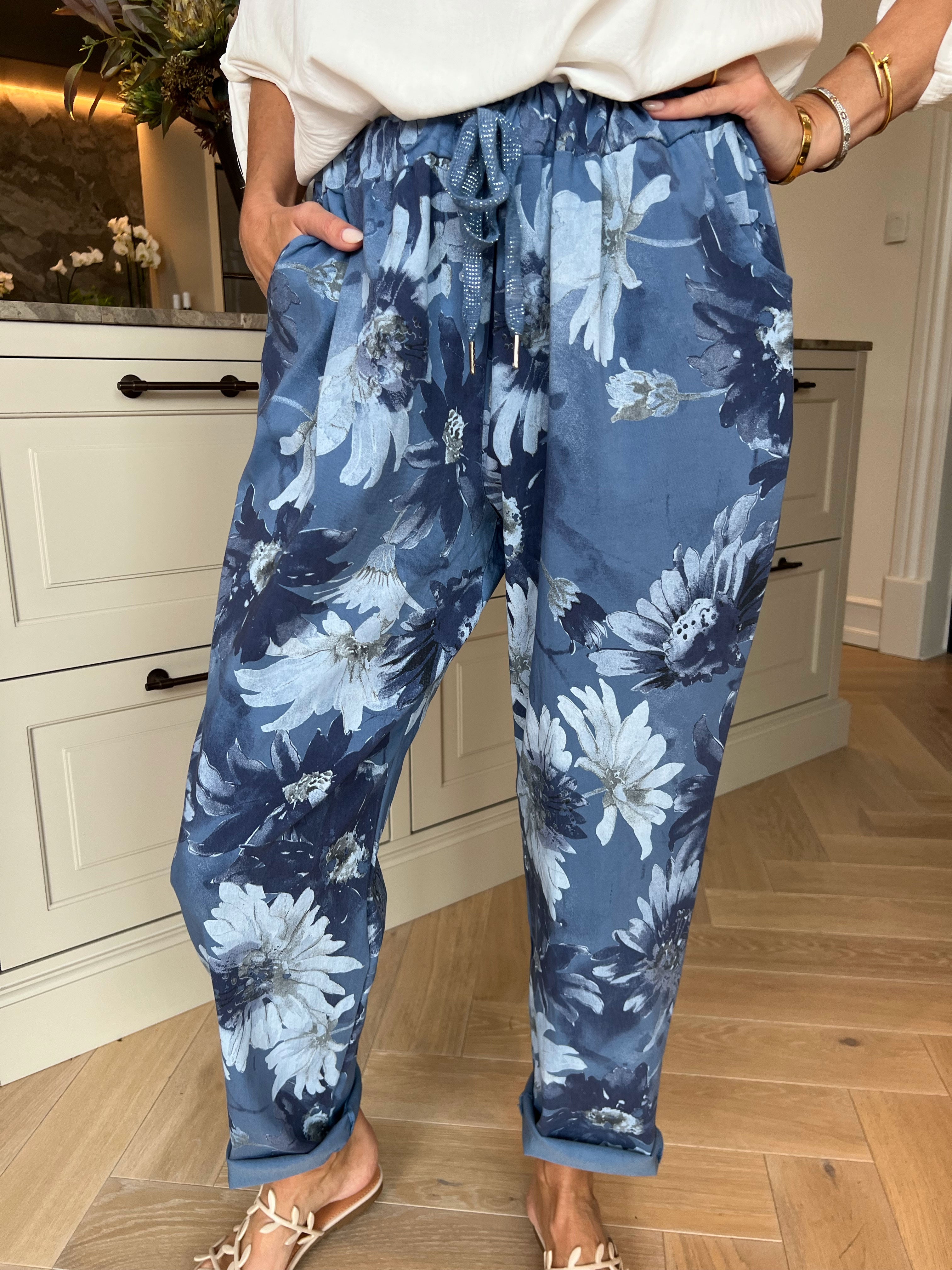 Dakota - Bukser i viskoseblanding med blomsterprint, elastikkant og bindebånd i livet