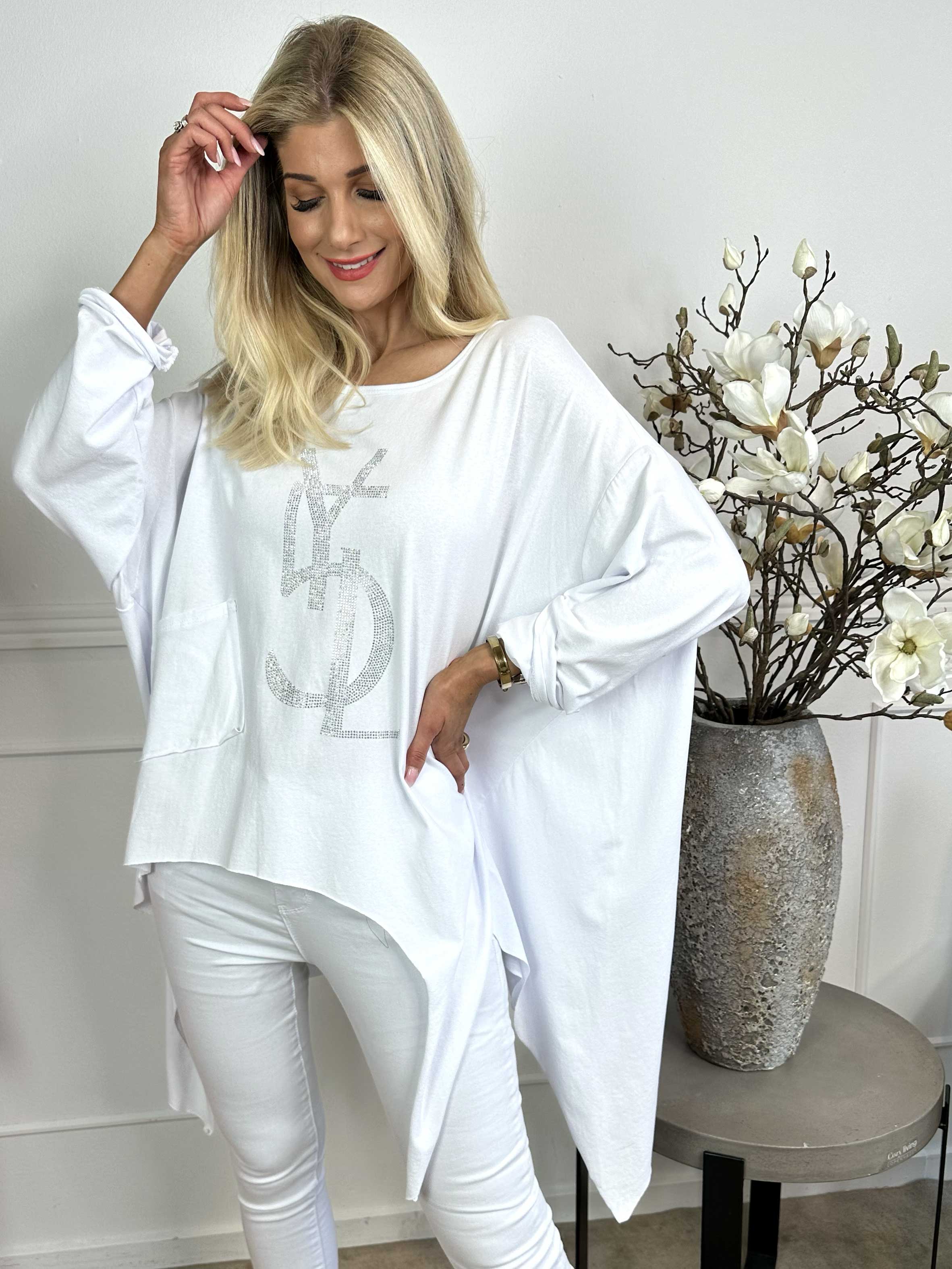 Daniella - Bluse med forskellige snit og similisten på brystet