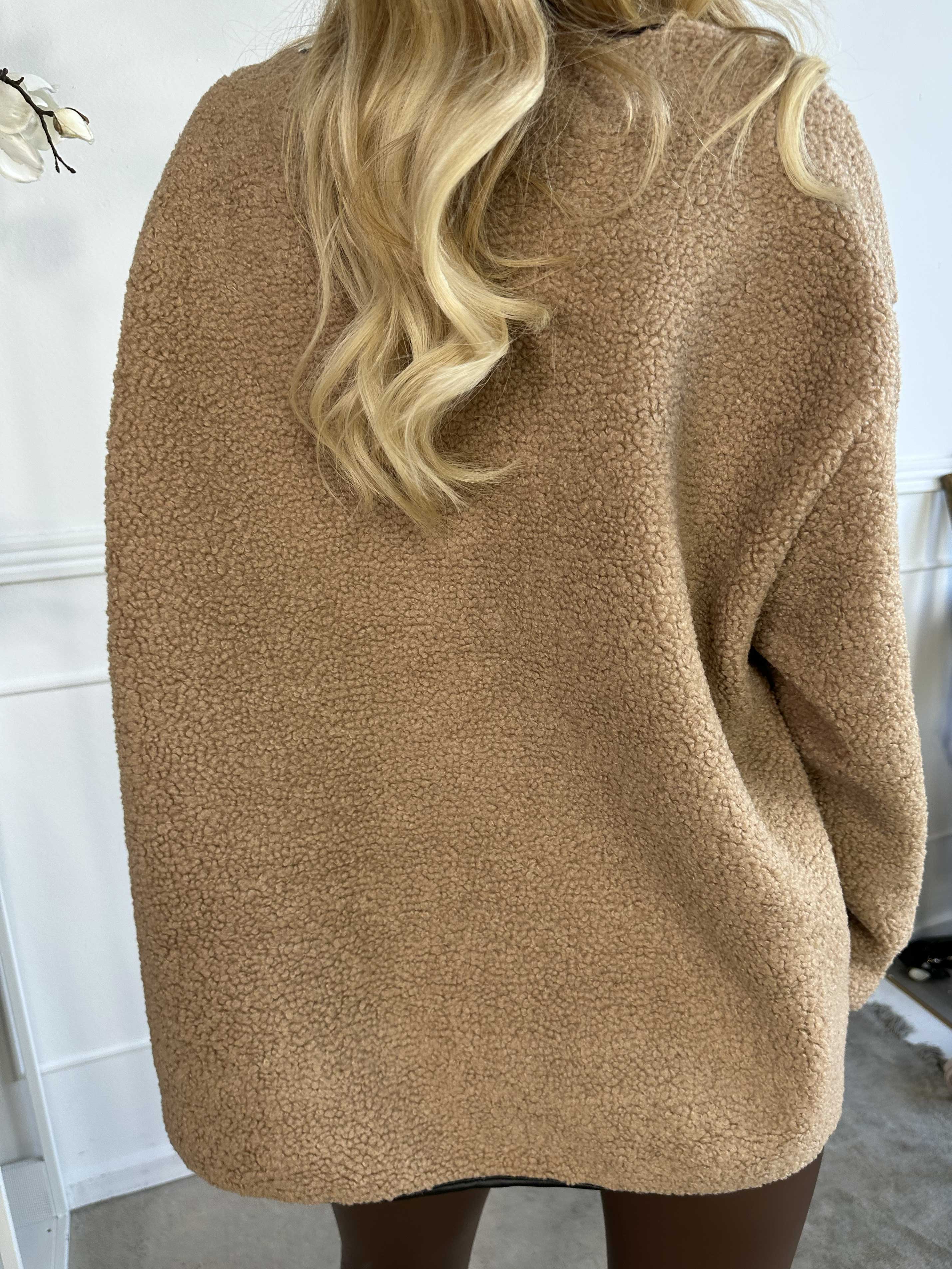Danya - Sød fleece cardigan med læderlook sløjfer