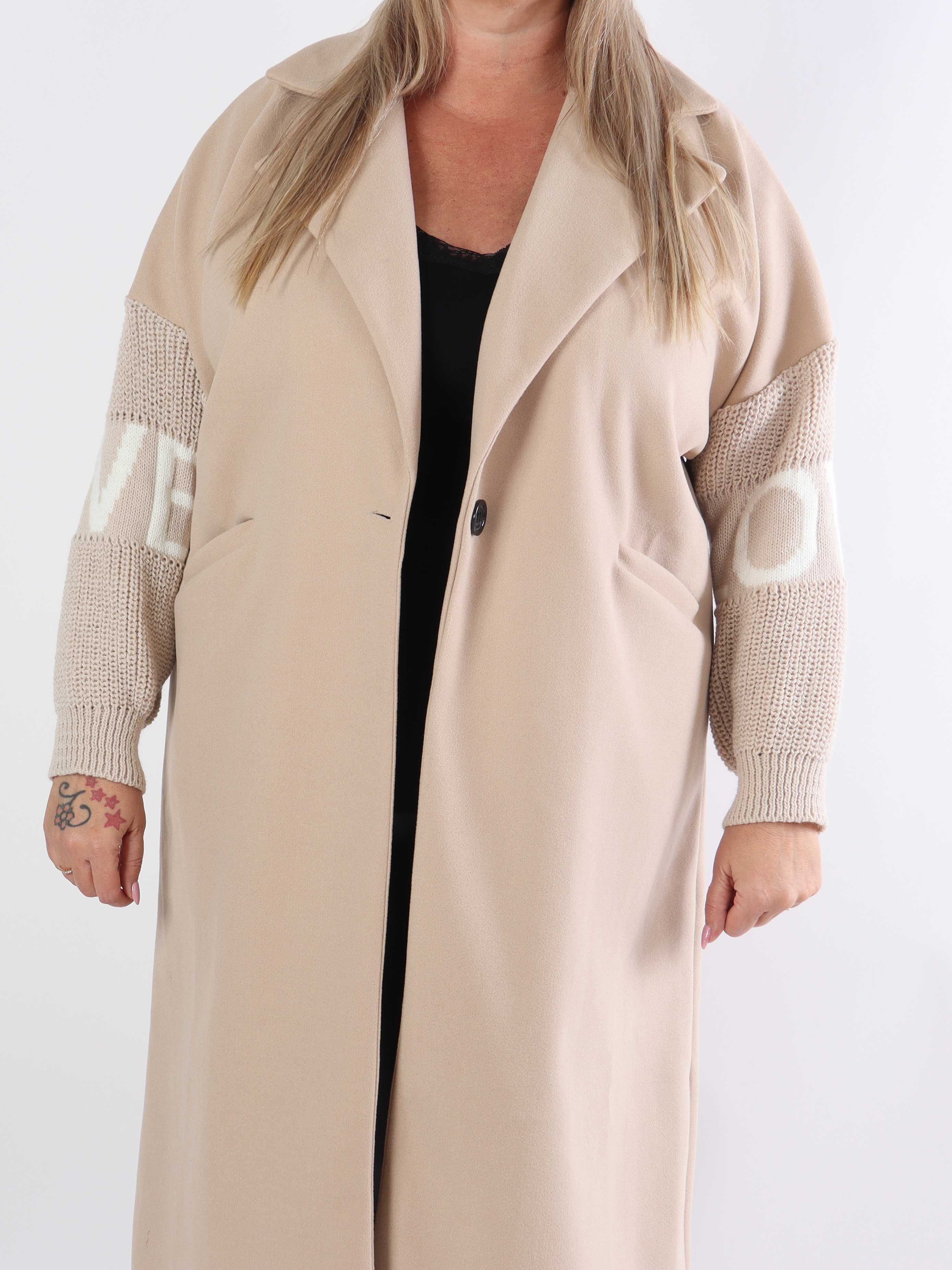 Debbie - Fin plus size frakke med strikærmer