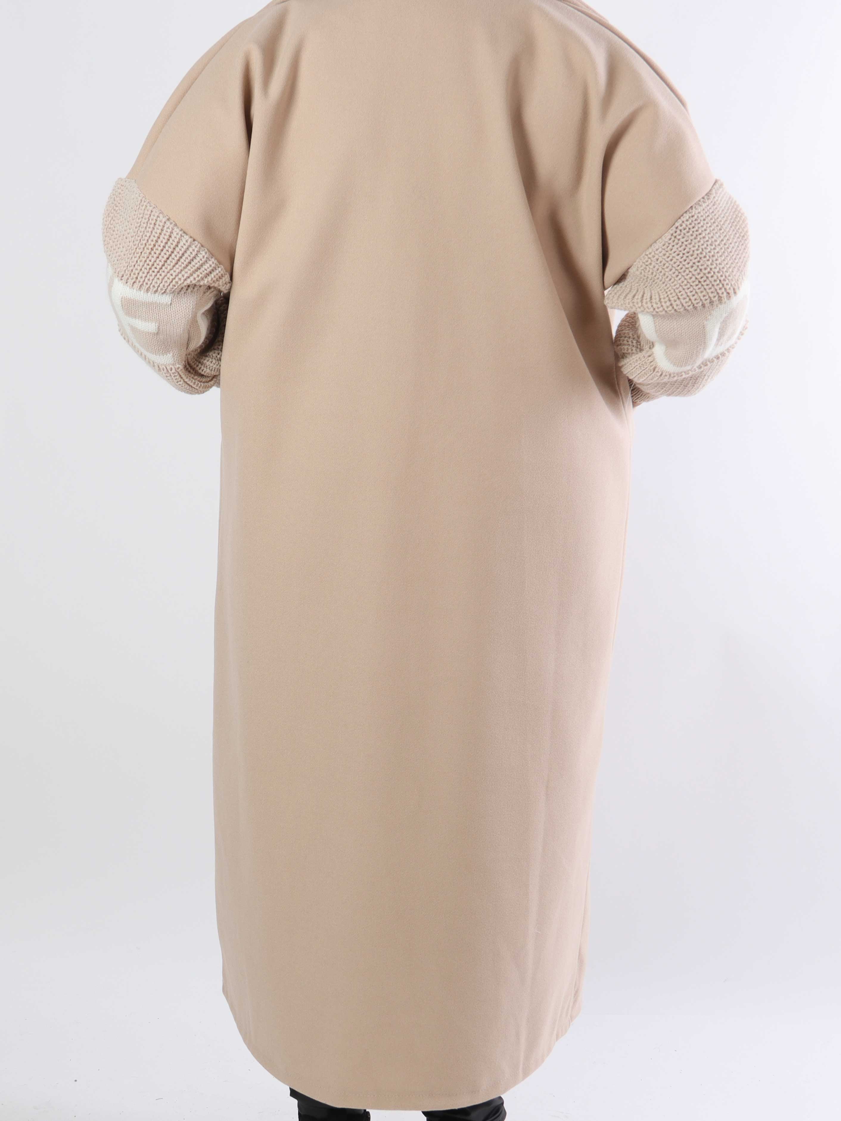 Debbie - Fin plus size frakke med strikærmer