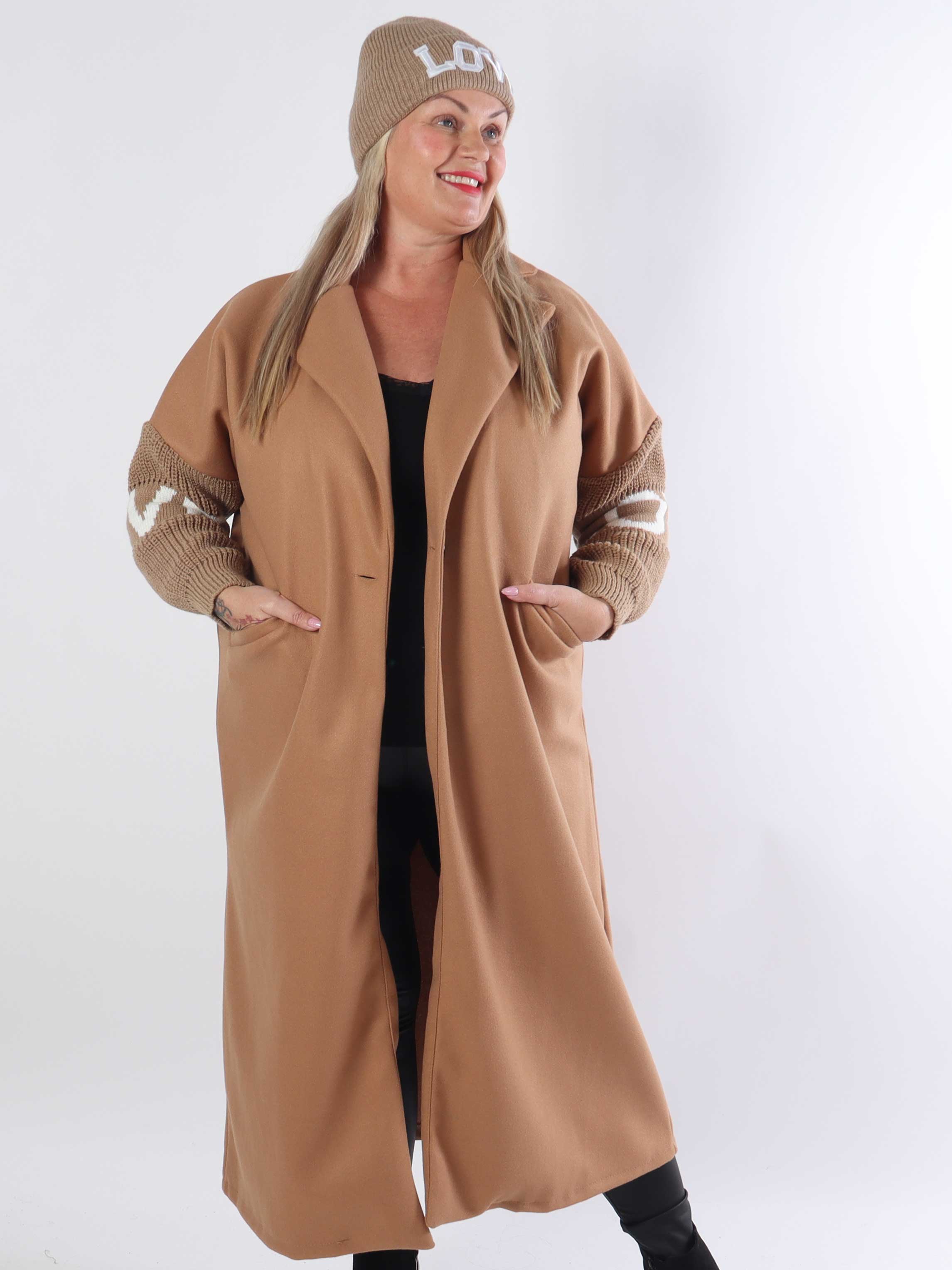 Debbie - Fin plus size frakke med strikærmer