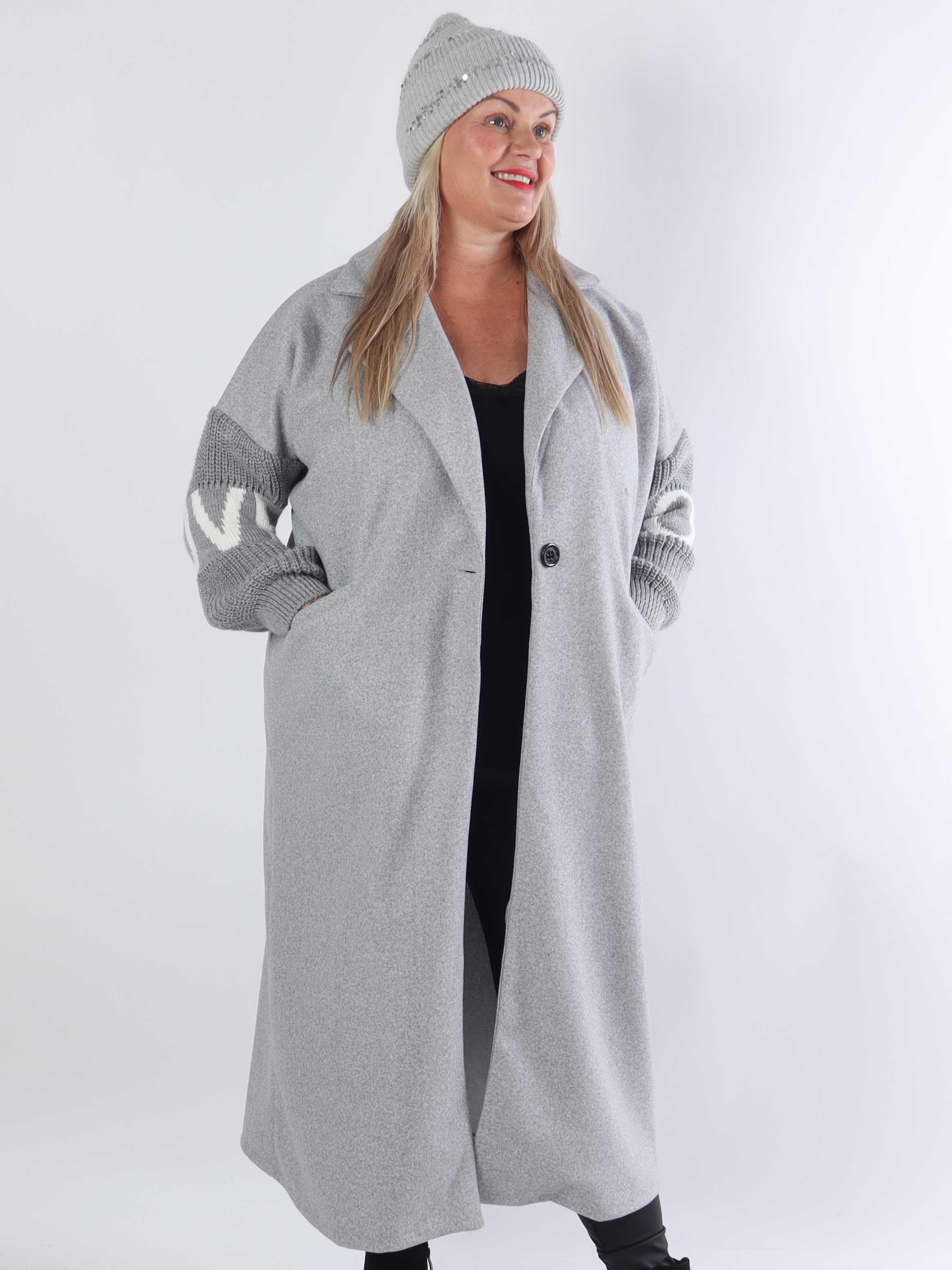 Debbie - Fin plus size frakke med strikærmer