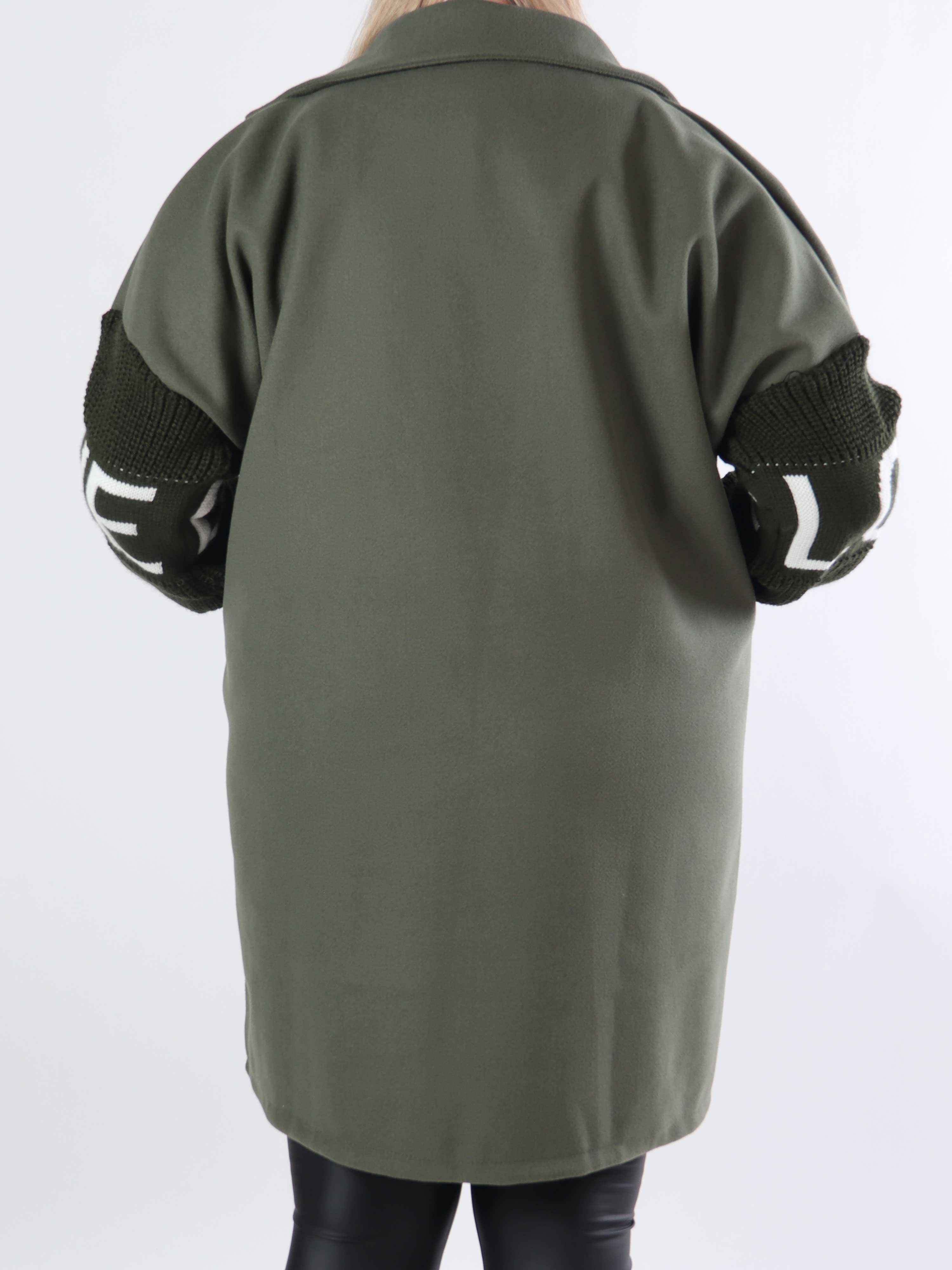 Debbie Short - Plus size jakke med strikærmer