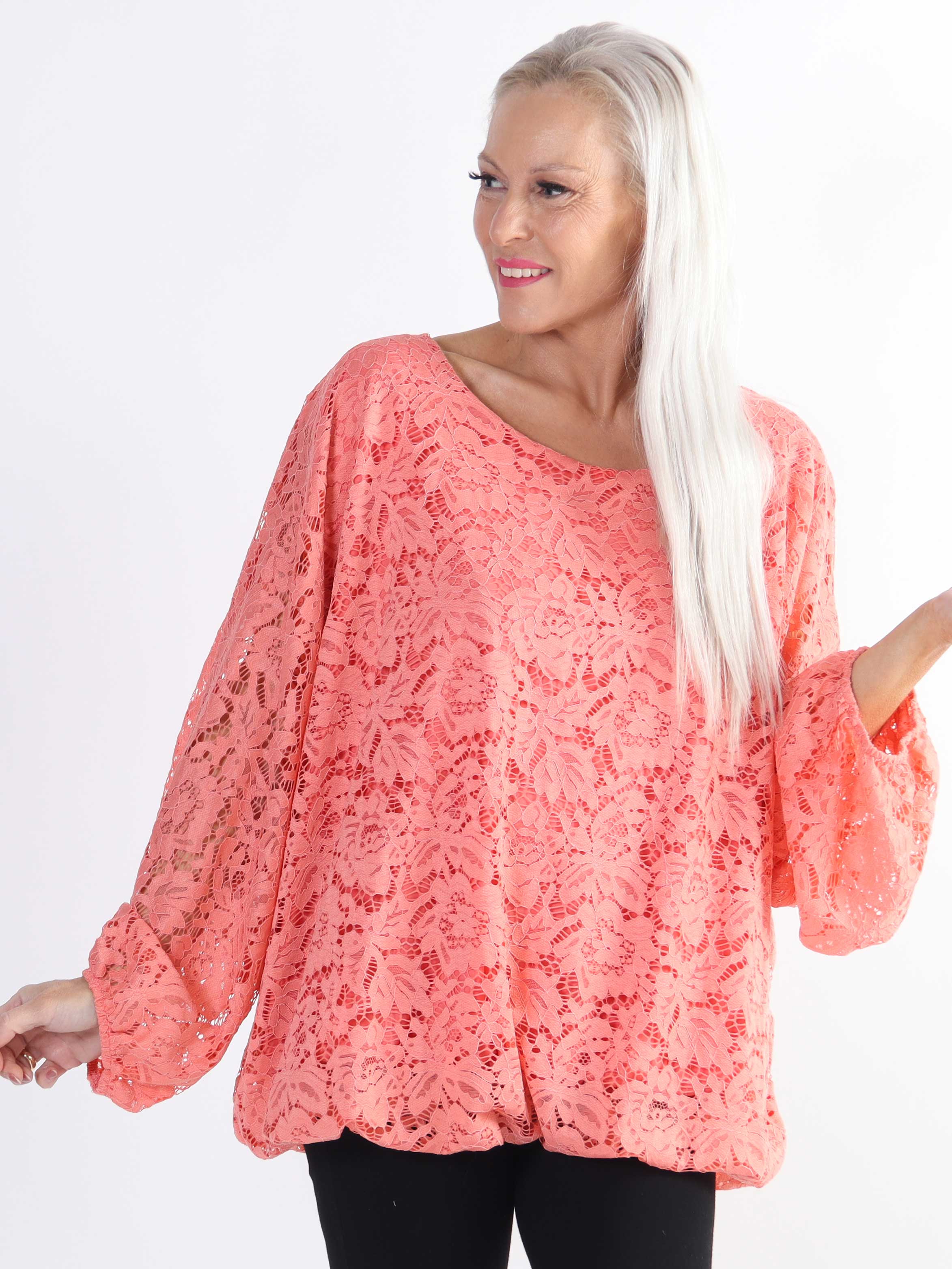 Destiny Lace - Plus size bluse i blonde med flagermusærmer